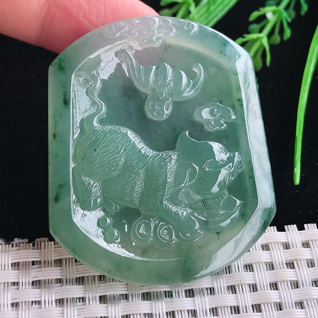 实拍A货翡翠52.6/44/4.8老坑冰胶水灵满绿招财猪吊坠生肖猪牌