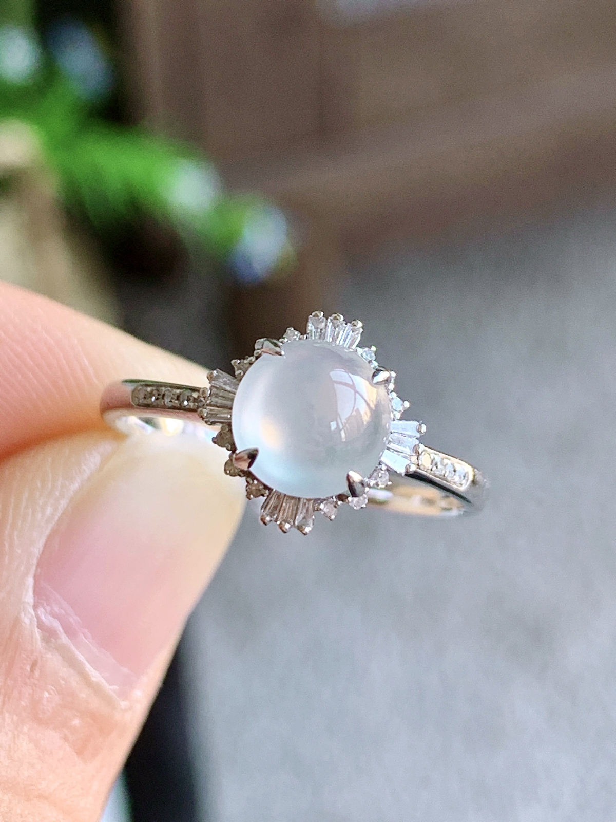 【镶嵌】高冰蛋面戒指
【说明】缅料 18k金镶嵌 性价比高  
【整体】9.7-9.6-7.5
【裸石】6.6-4.2
【圈口】14号