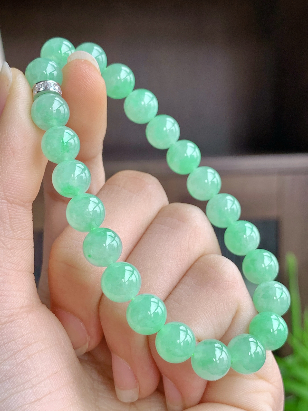 【珠子】冰甜绿手串圆珠子手串
【说明】缅料 性价比高  
【尺寸】8mm..