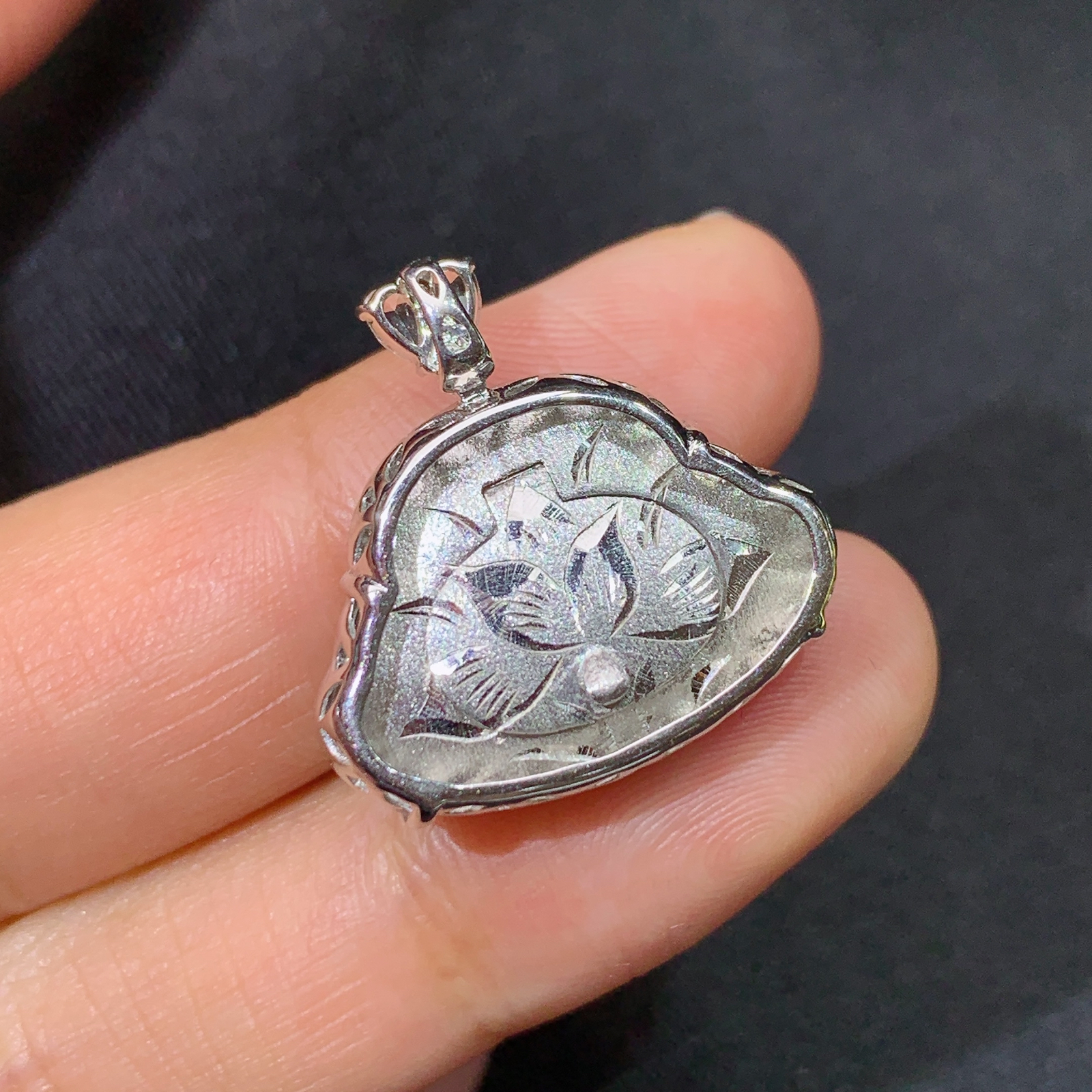 冰飘绿笑佛吊坠，18k金镶嵌，冰润细腻，品相好，种水足，Jj 尺寸21.2*21.4*7.8