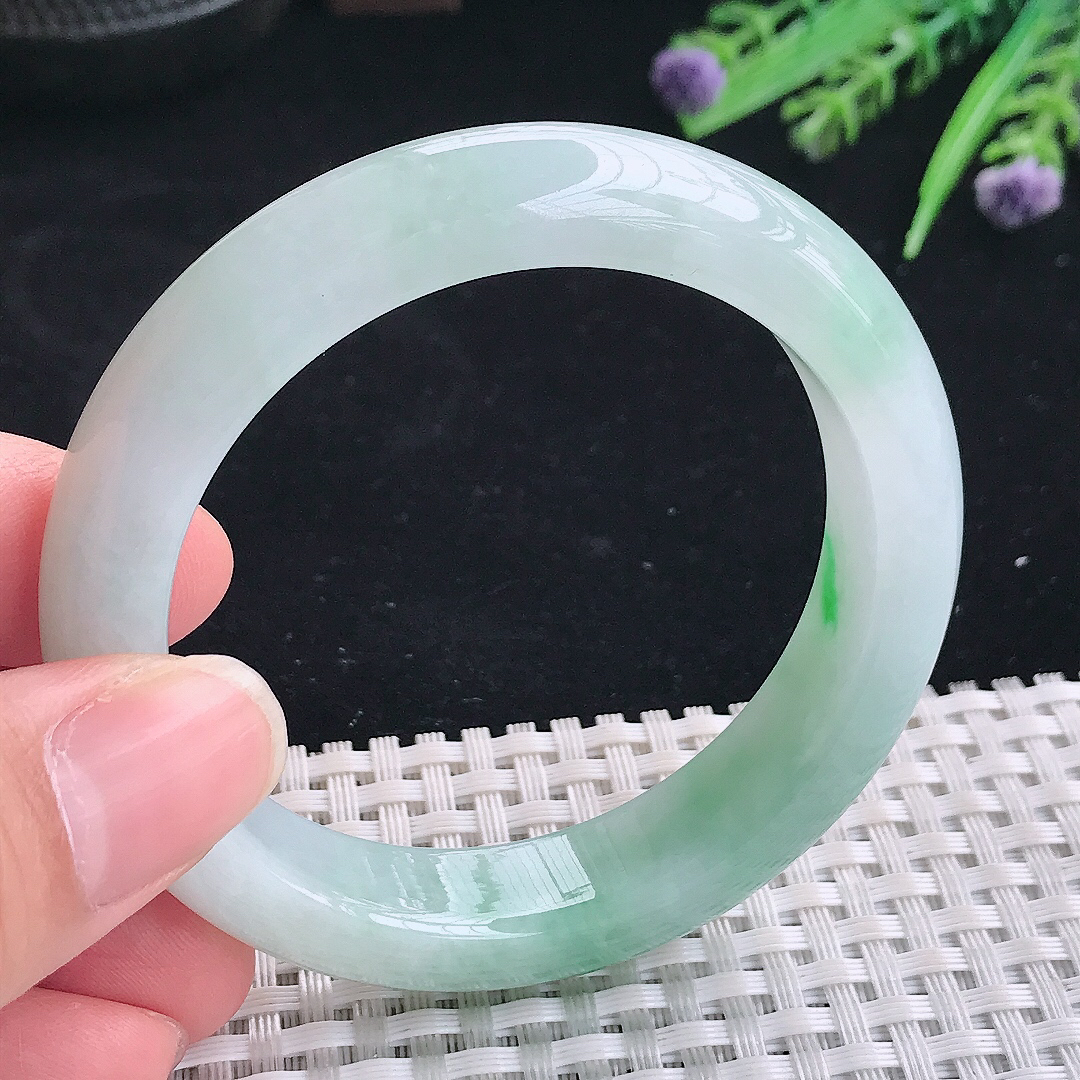 实拍A货翡翠53/12.5/8.8老坑冰胶水灵飘阳绿手镯翡翠宽边玉镯平安镯美人镯