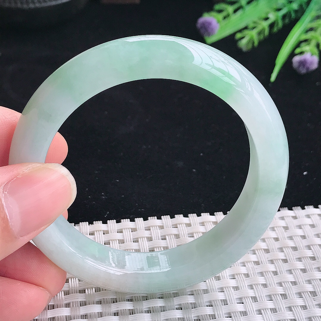 实拍A货翡翠53/12.5/8.8老坑冰胶水灵飘阳绿手镯翡翠宽边玉镯平安镯美人镯
