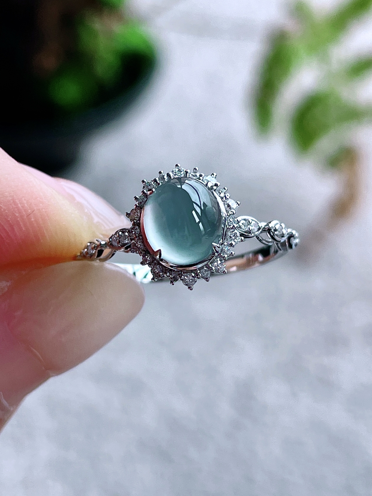 【镶嵌】高冰蛋面戒指  
【说明】缅料 18k金镶嵌 性价比高  
【整体】10.7-10-8.4