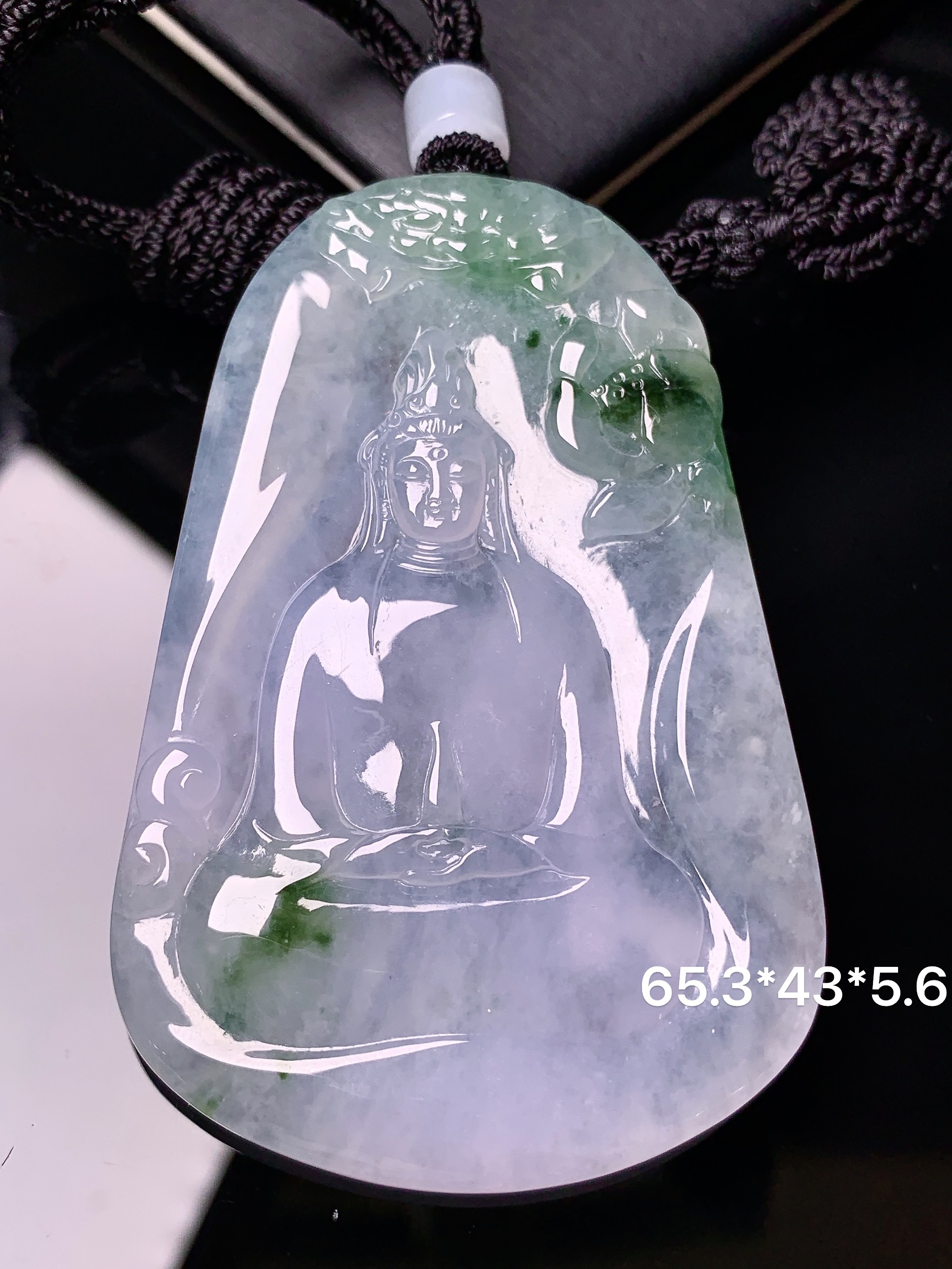 冰种飘绿观音菩萨吊坠 玉质细腻 色泽艳丽清新 水润亮眼 整体尺寸L1