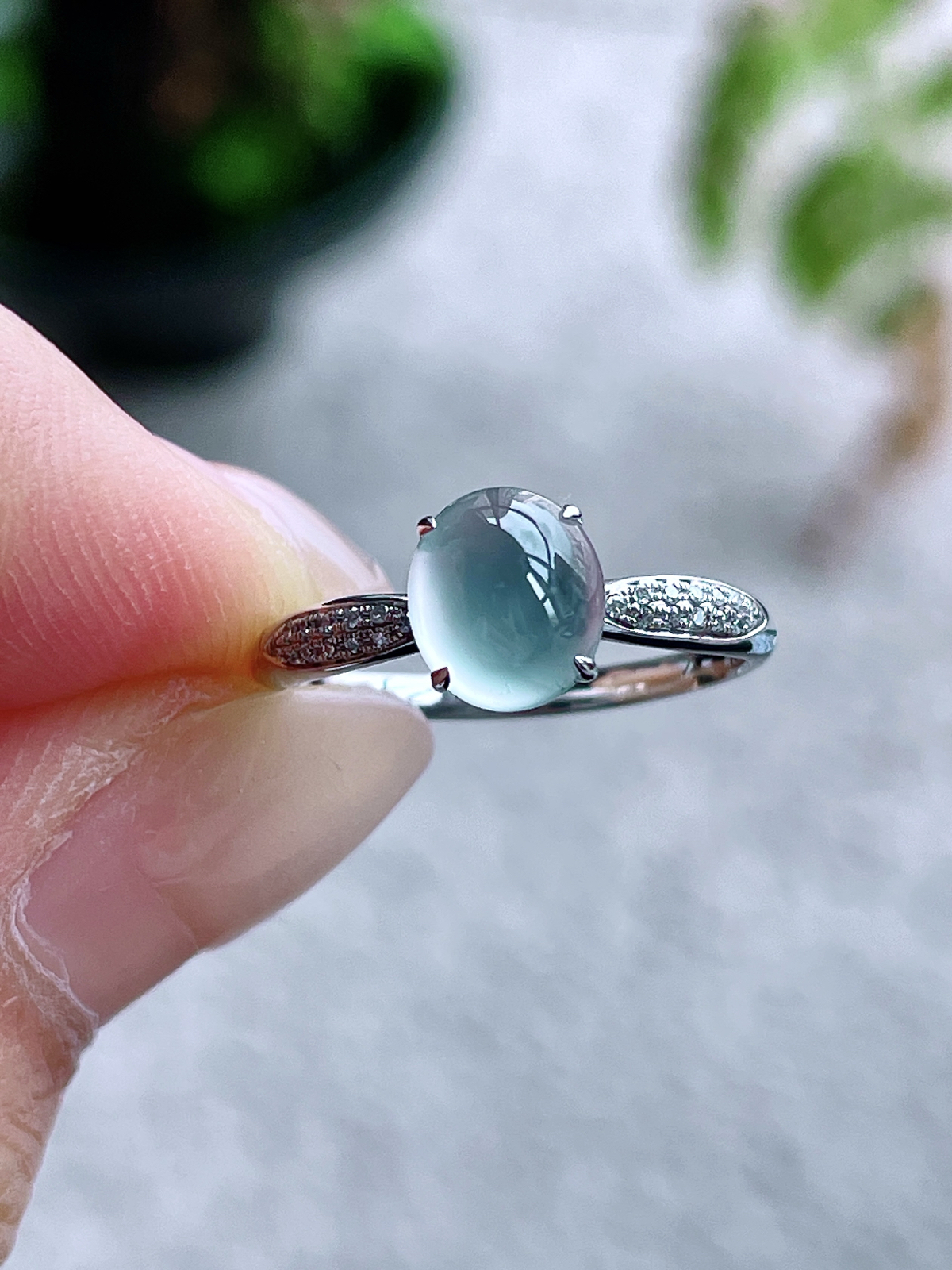 【镶嵌】高冰蛋面戒指  
【说明】缅料 18k金镶嵌 性价比高  
【裸石】7.2-6.3-4.5