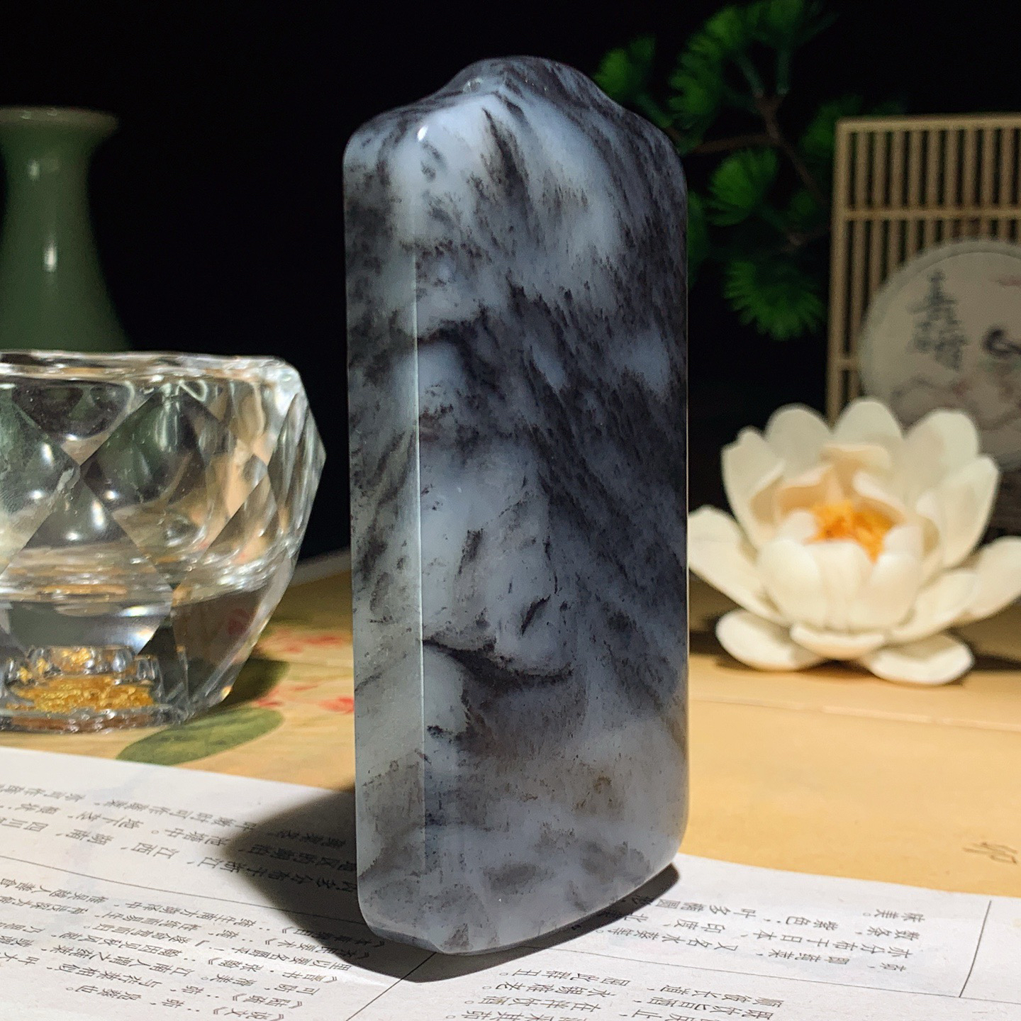 新疆和田玉籽料青花平安无事牌！尺寸85/43/13重125.5克。玉质细腻油润。手推出油。佩戴高端典雅。lt260413