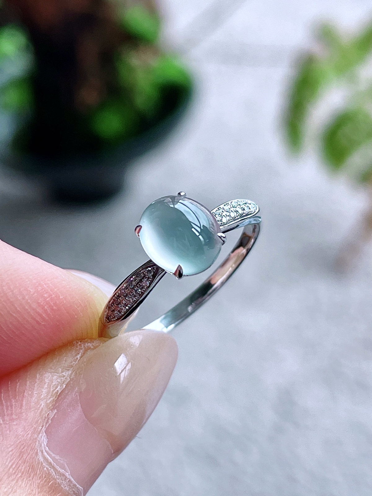 【镶嵌】高冰蛋面戒指  
【说明】缅料 18k金镶嵌 性价比高  
【裸石】7.2-6.3-4.5
【圈口】13号..