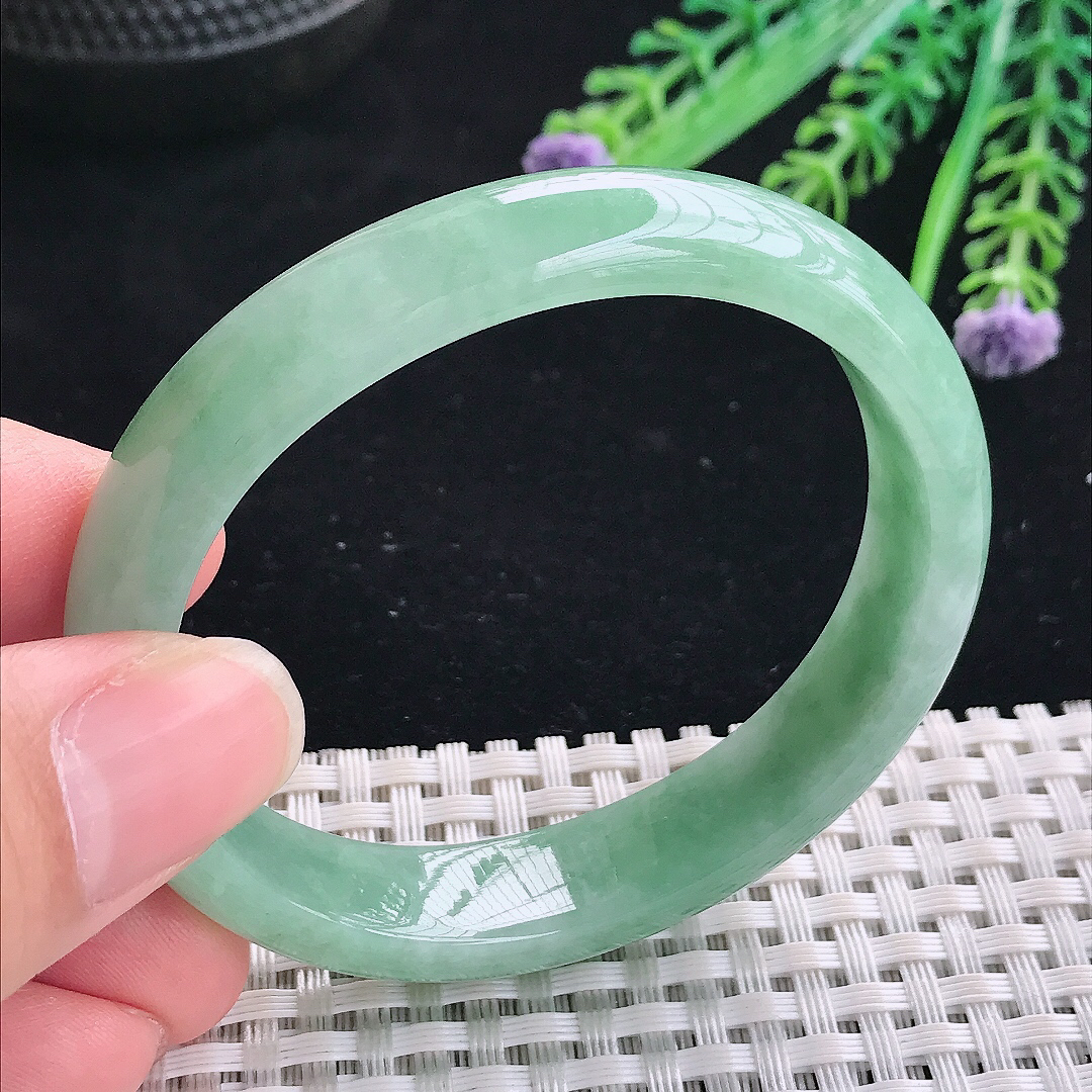 实拍A货翡翠53.5/47.5/12.2/6.8老坑精美温润满绿贵妃手镯翡翠宽边玉镯平安镯