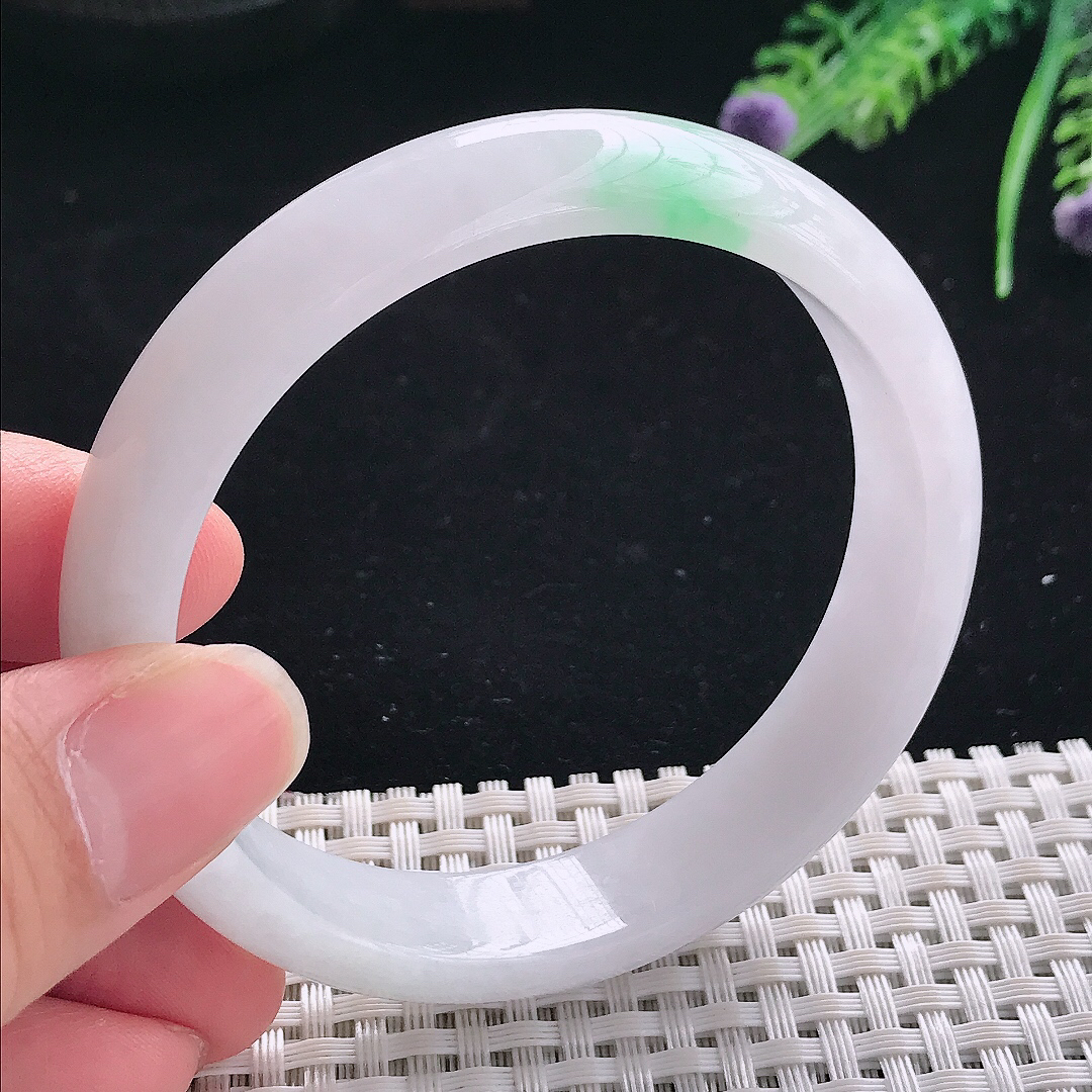 实拍A货翡翠58.5/13.5/7.2老坑秀气冰润飘绿手镯翡翠宽边玉镯平安镯美人镯