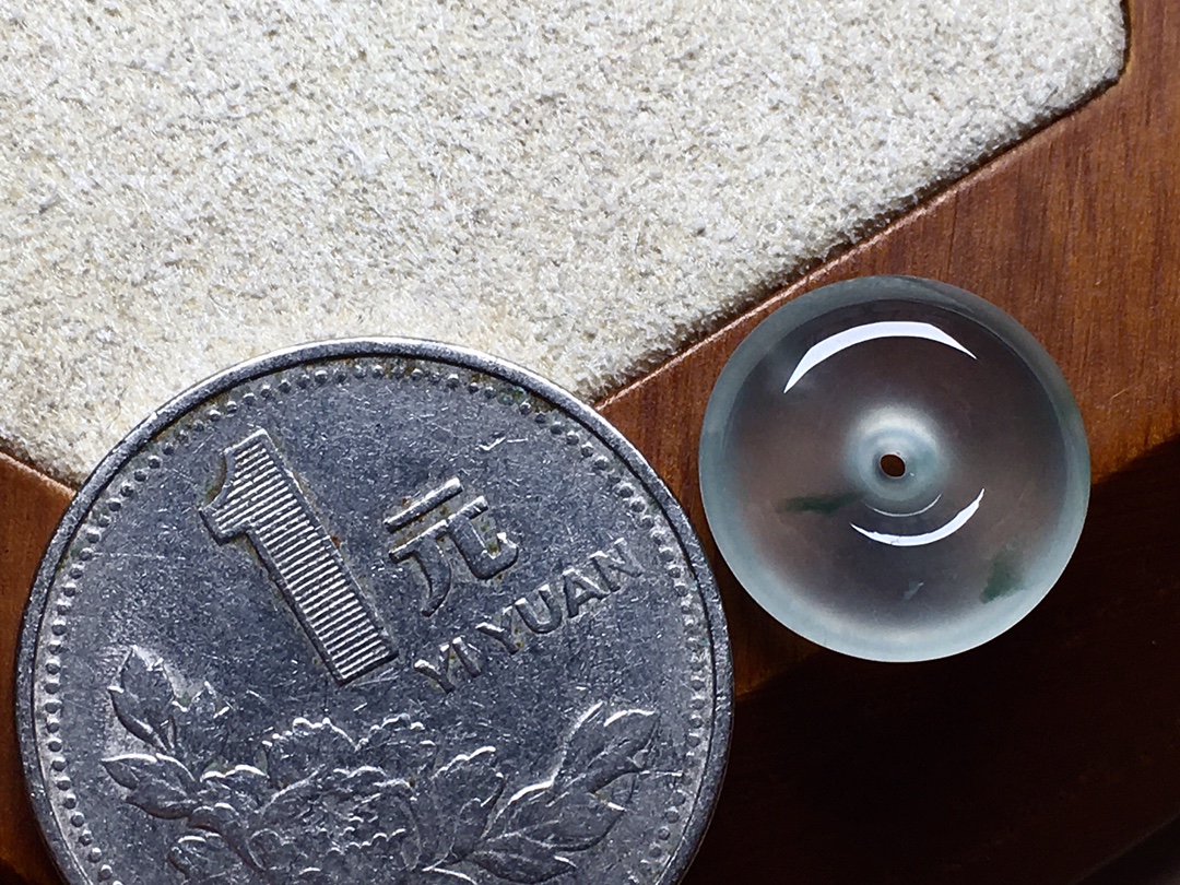 玻璃种飘花怀古 飘花色泽漂亮，冰透起胶感，无裂，尺寸13.6*5