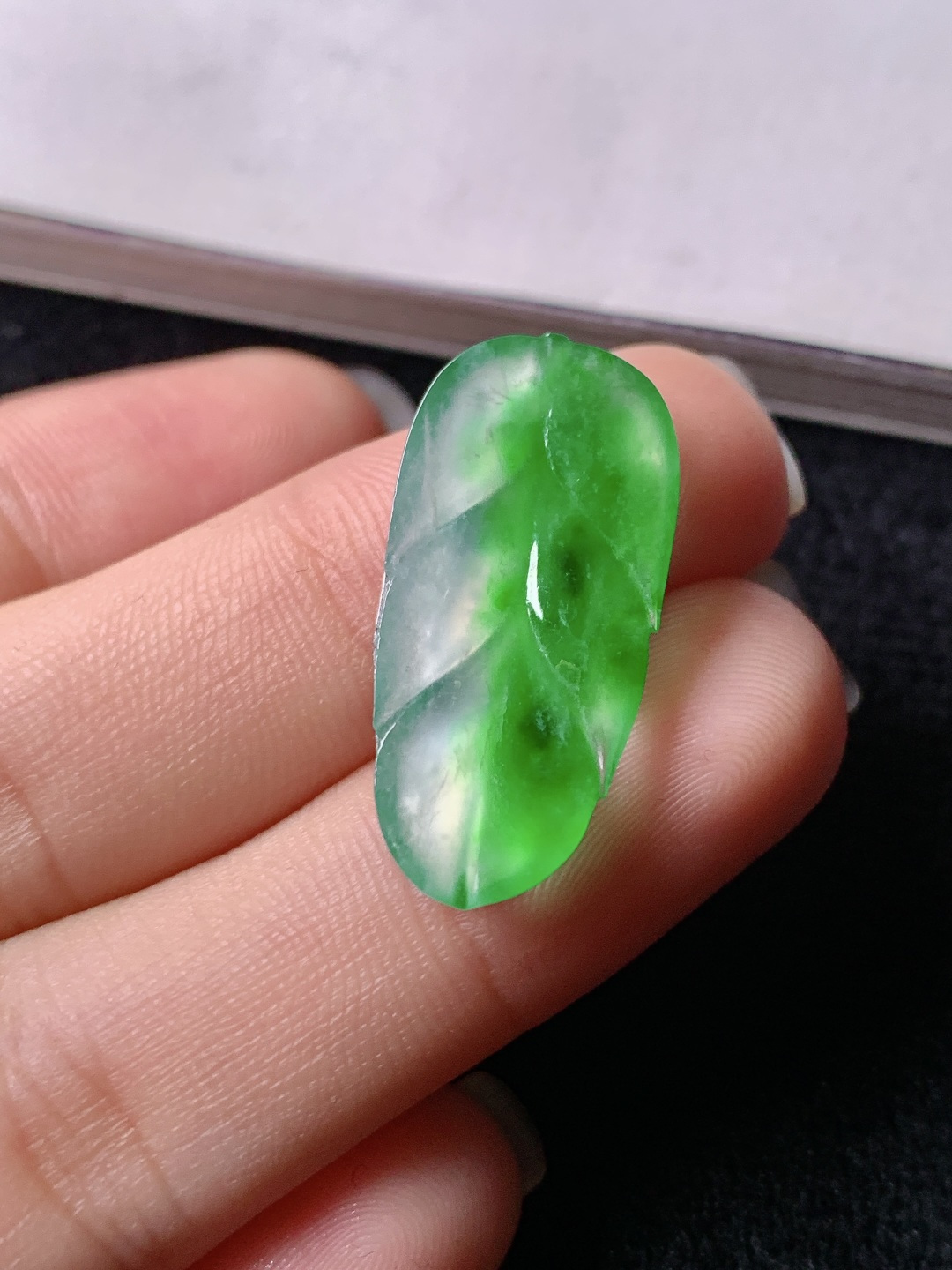 冰绿叶子 色泽浓艳 0413尺寸24.9*11.9*3