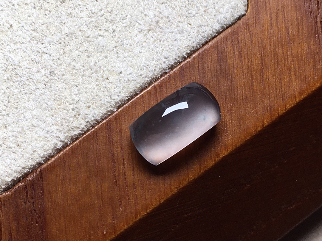 玻璃种飘花马鞍 飘花素雅，冰透起胶感，无裂尺寸10.7*5.7*3.7