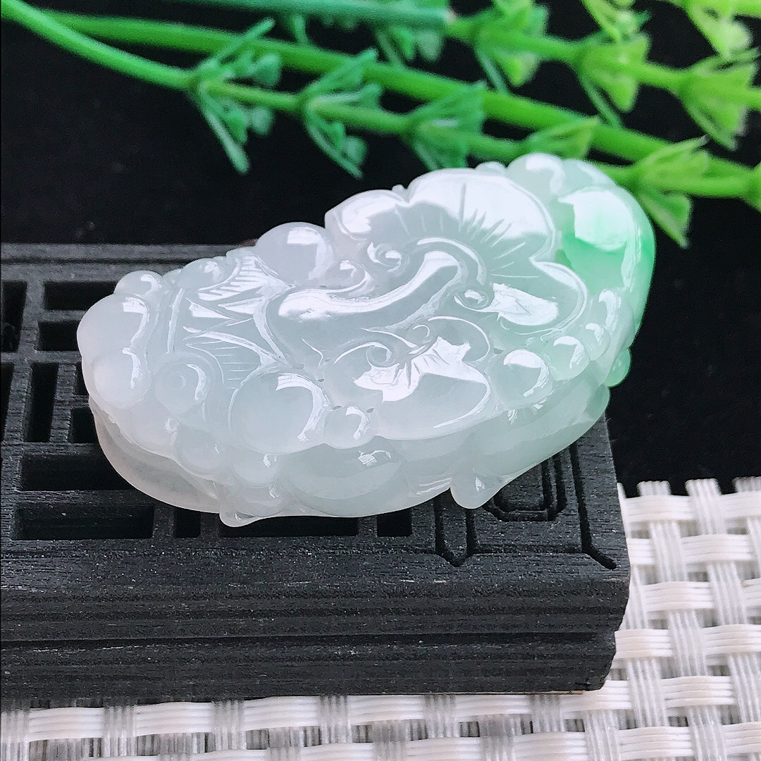 实拍A货翡翠46/23.8/12.2老坑秀气冰润飘绿貔貅吊坠翡翠玉牌