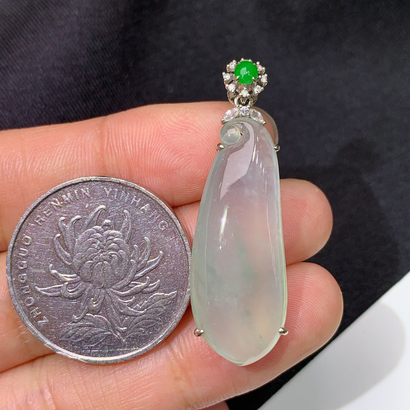 冰种福瓜吊坠，18k金镶嵌，冰润饱满，玉质细腻，种水足，Jj 尺寸38.6*12.1*6.8