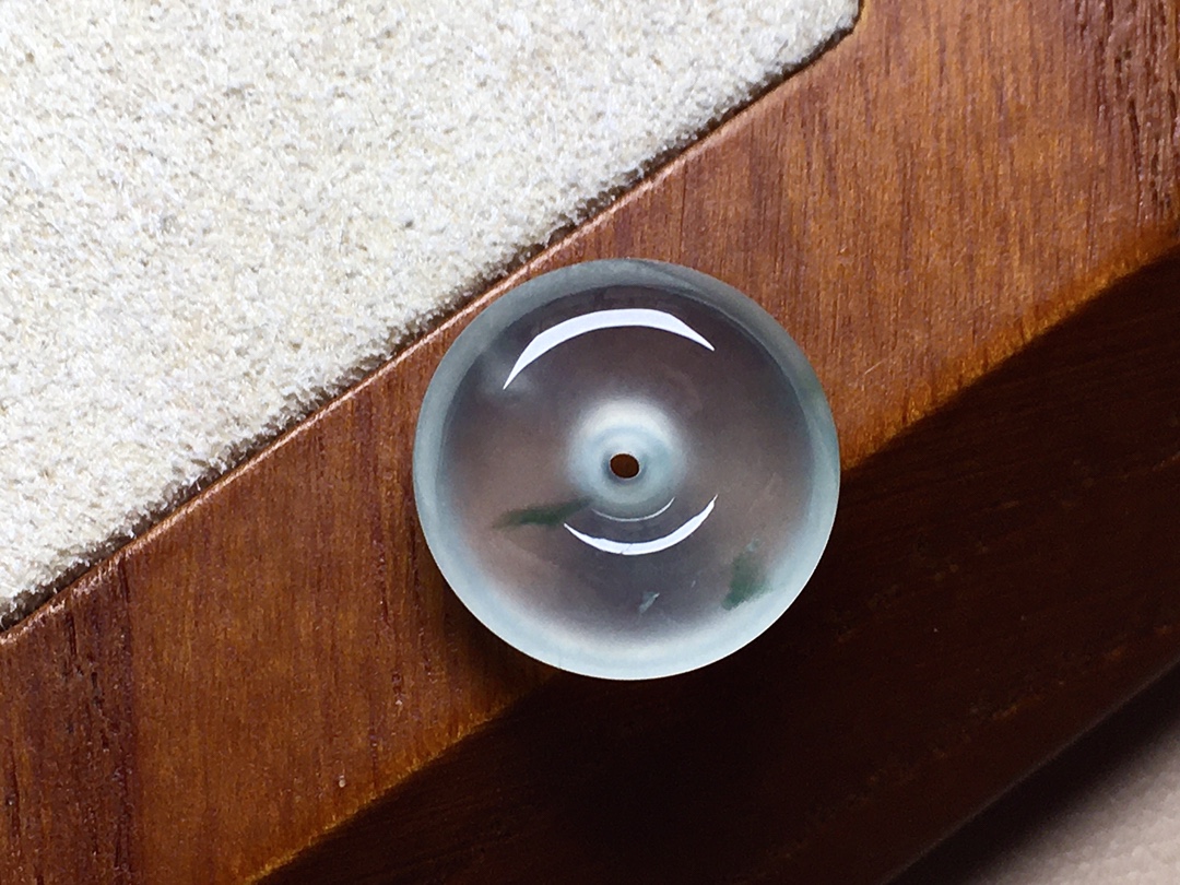 玻璃种飘花怀古 飘花色泽漂亮，冰透起胶感，无裂，尺寸13.6*5