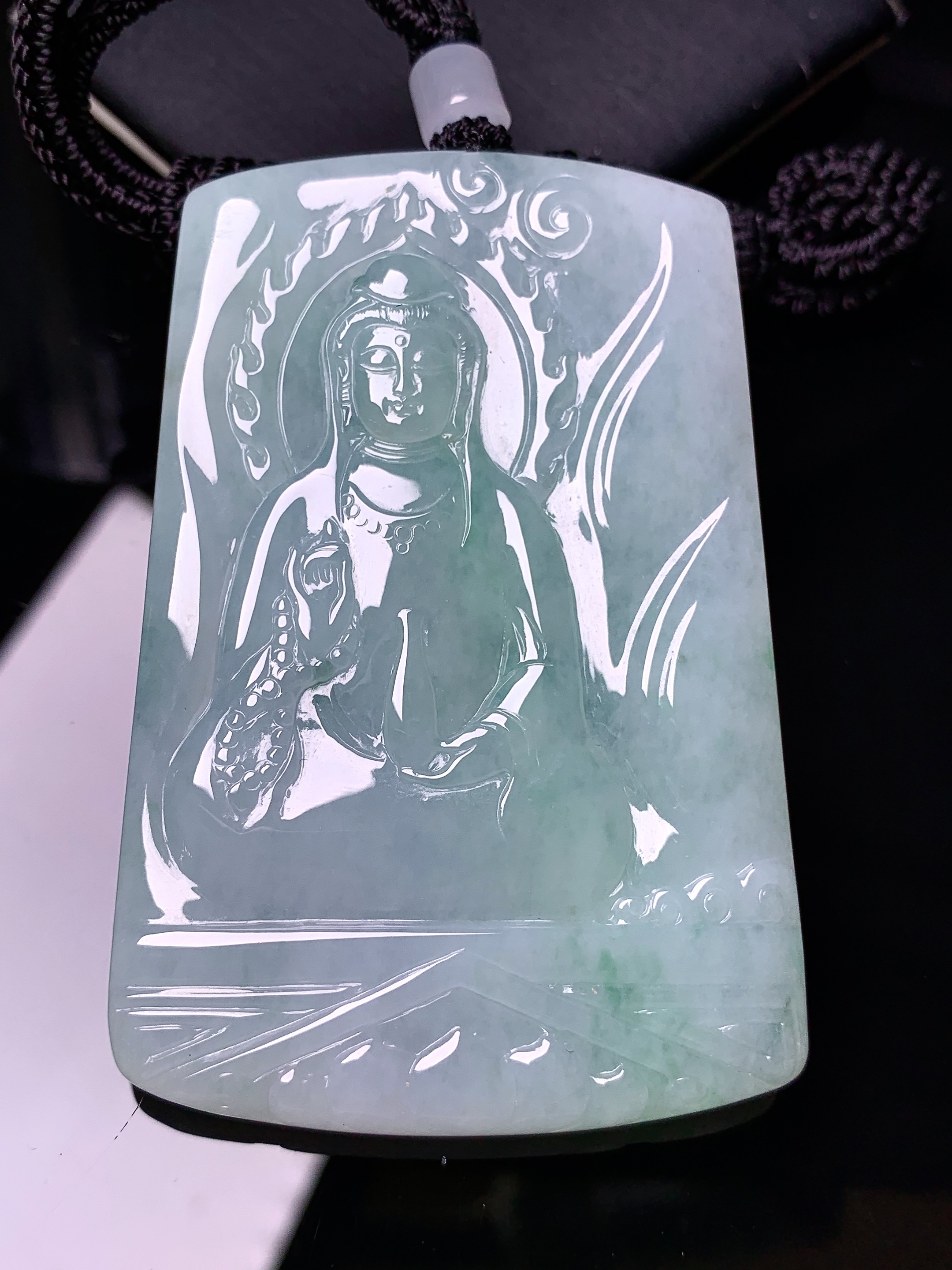 冰种观音菩萨吊坠 玉质细腻 色泽艳丽清新 水润亮眼 整体尺寸64.3*42.8*6L1