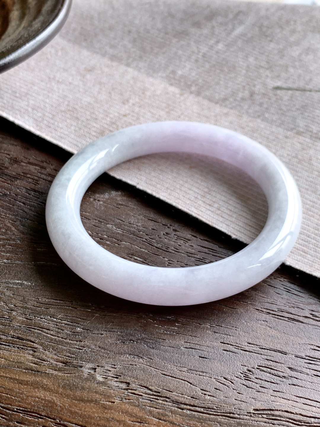 圆条 圈口62.8一10.8一10.6淡紫润底 冰紫底 种老细腻 大圈口 缅甸A货翡翠 有细纹 74.1克