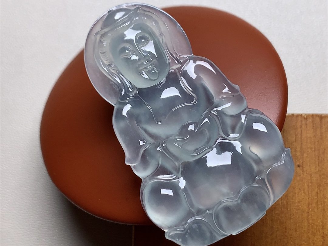 玻璃种观音 底色淡雅，种水，无裂，尺寸49.2*30*6