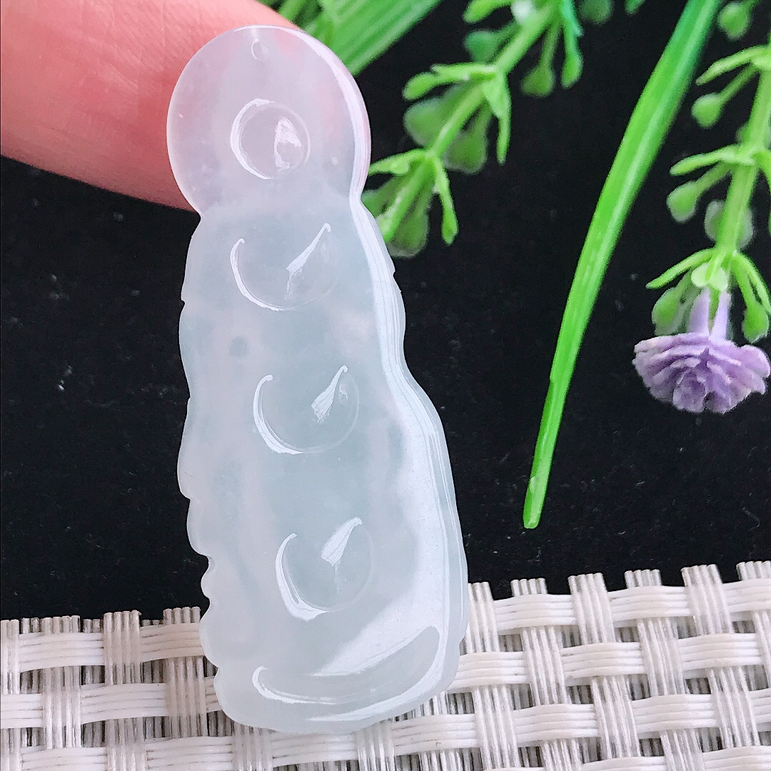 实拍A货翡翠47/18.5/5.5老坑冰润起胶白净赐福观音吊坠翡翠小观音