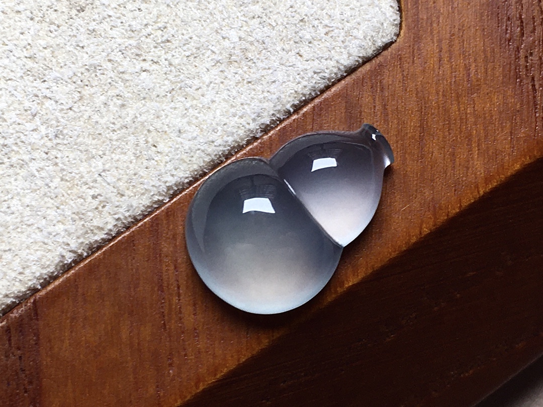 玻璃种葫芦 冰透感十足，起胶感，无裂尺寸15.4*10.7*5