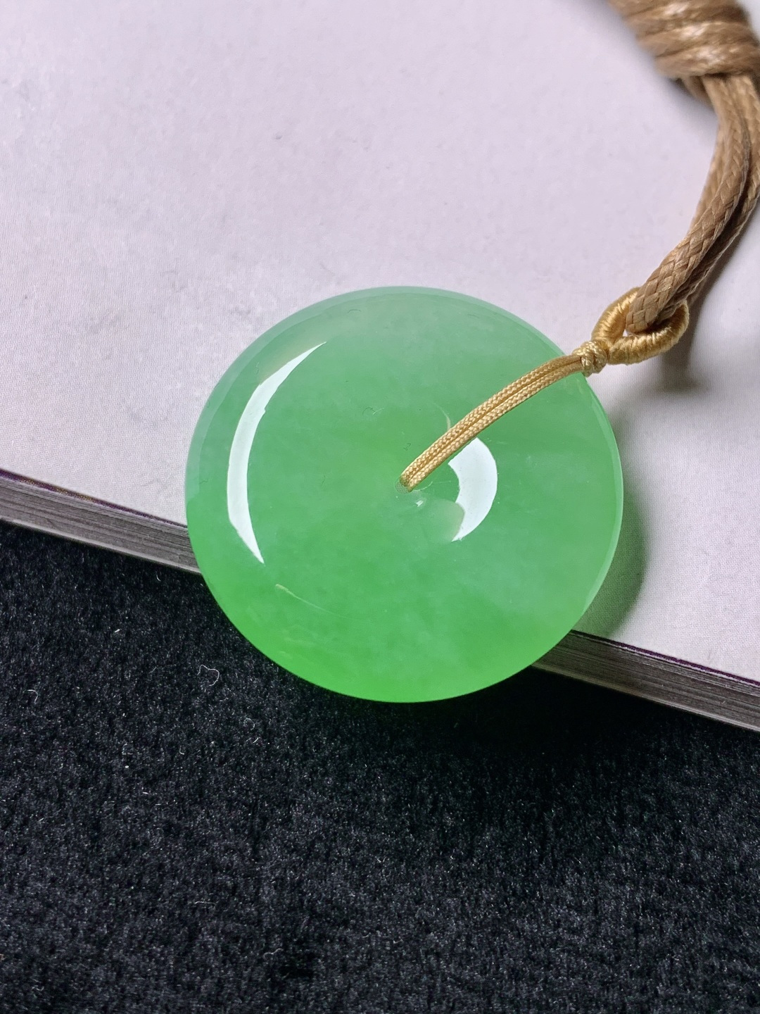 冰绿平安扣，色泽浓艳，0413尺寸24.5*5.7