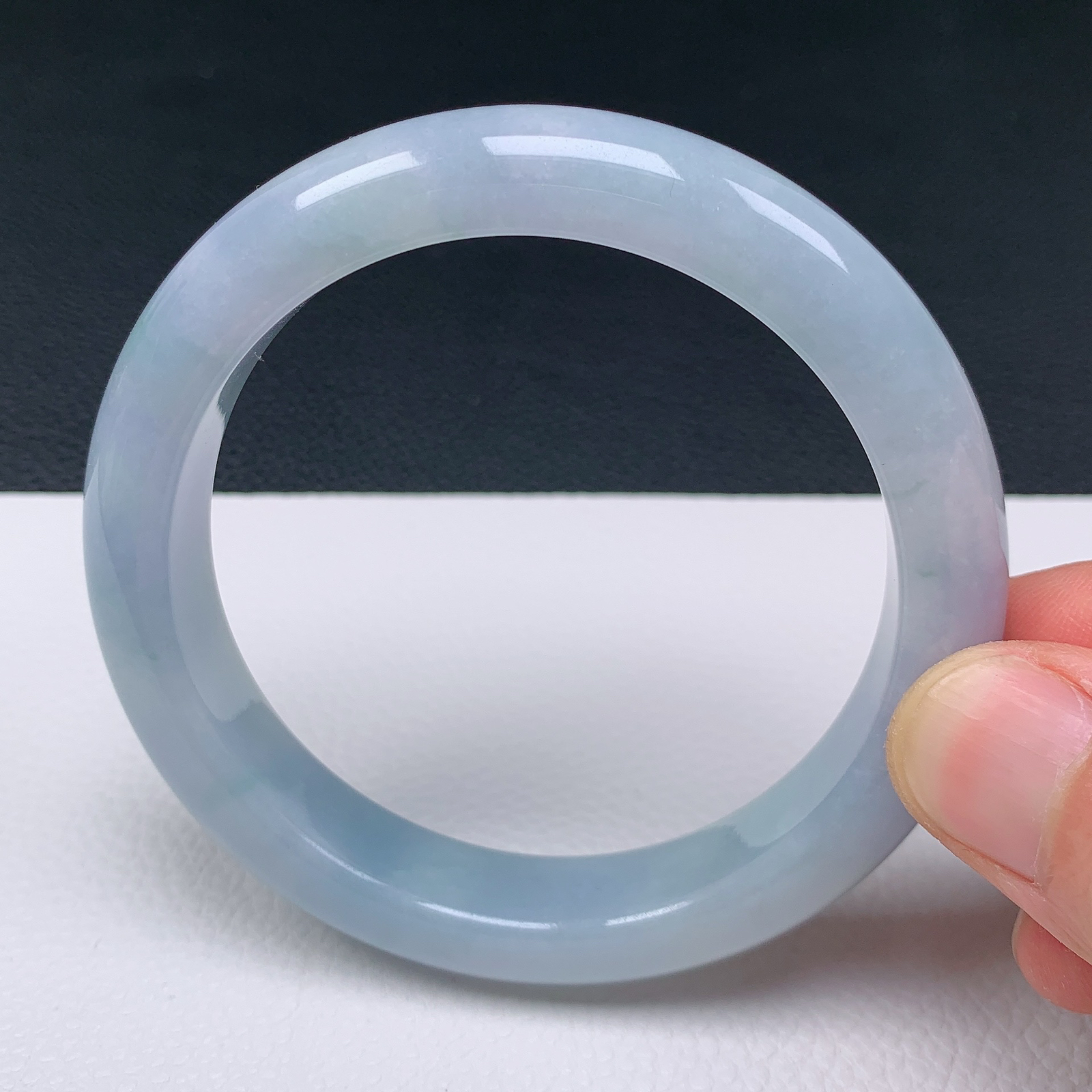 天然翡翠大圈口61-62老坑冰透紫罗兰手镯 玉质细腻 种水好 尺寸：61.6-12.3-9.3mm  M33