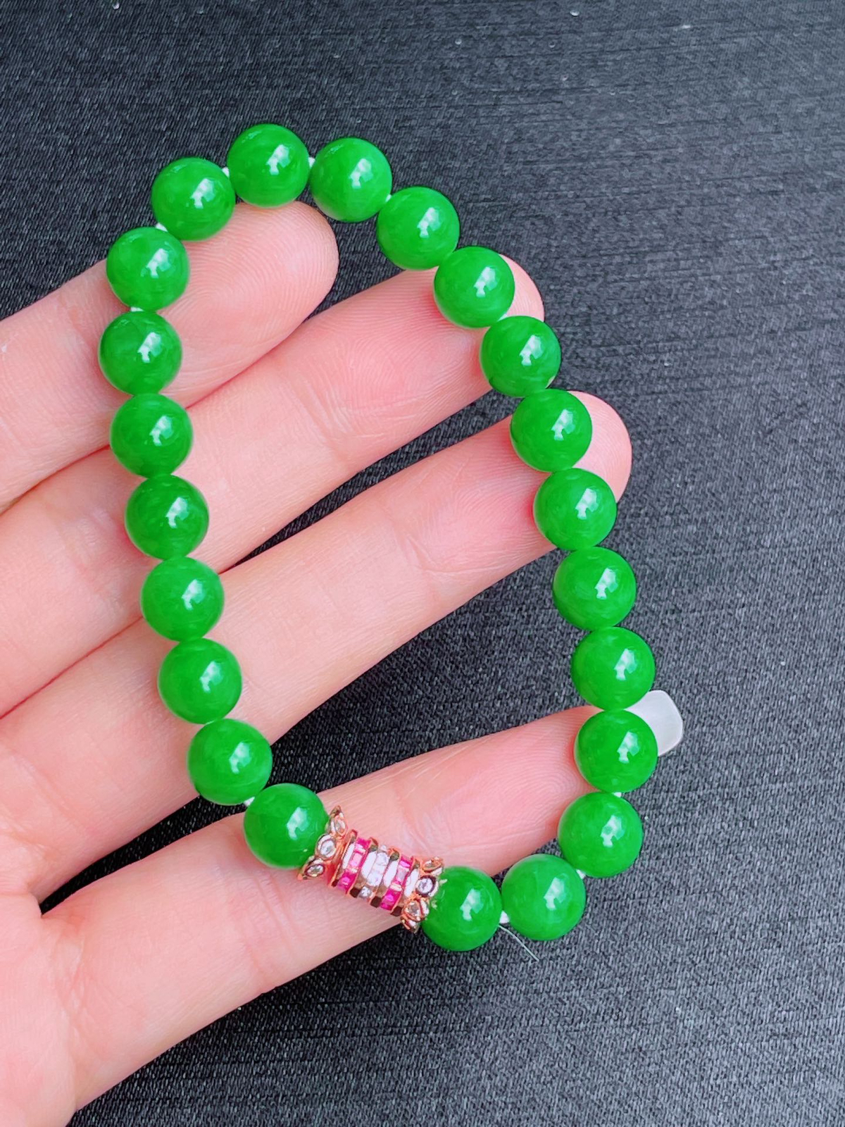 高冰绿珠子手串，晶莹剔透，新颖时尚，品相完美