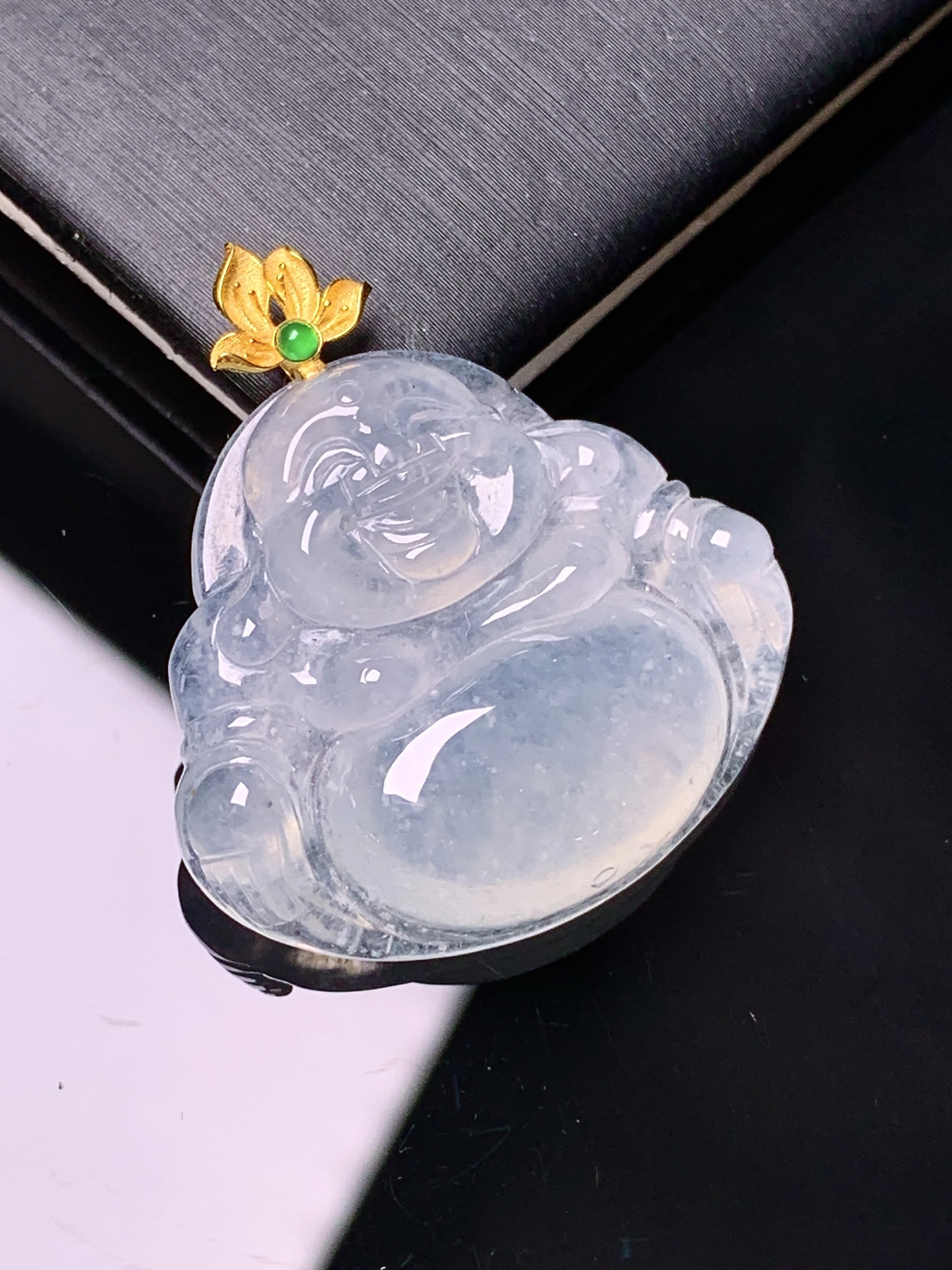 18k金镶嵌冰种佛公吊坠 玉质细腻 色泽艳丽清新 水润亮眼 整体尺寸32*29*6j2