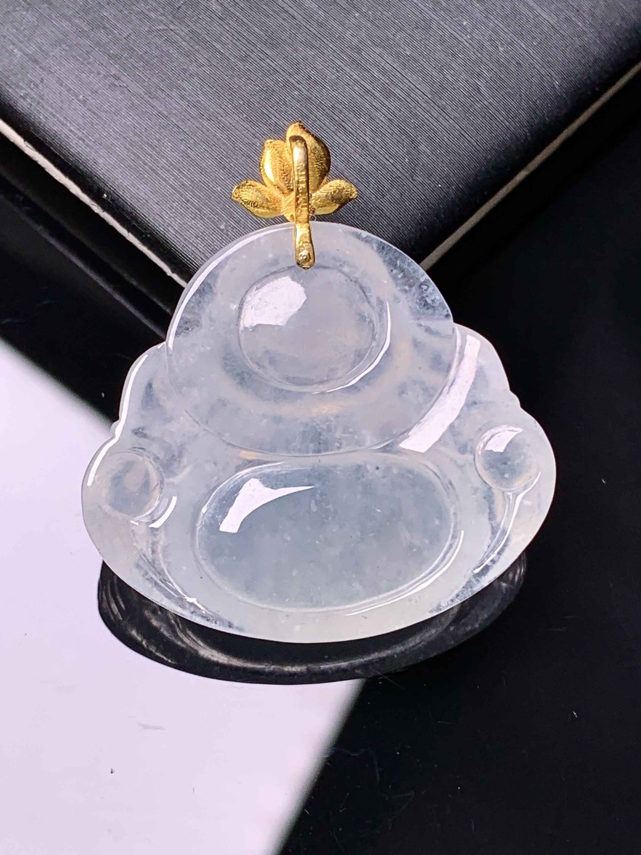 18k金镶嵌冰种佛公吊坠 玉质细腻 色泽艳丽清新 水润亮眼 整体尺寸32*29*6j2