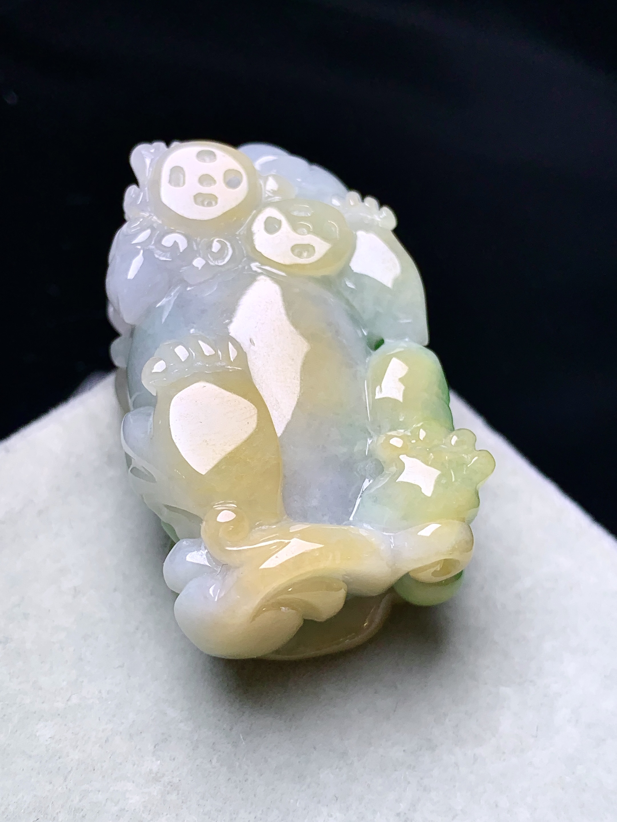 飘绿貔貅吊坠 玉质细腻 色泽艳丽清新 水润亮眼 整体尺寸39.5*26*16w1