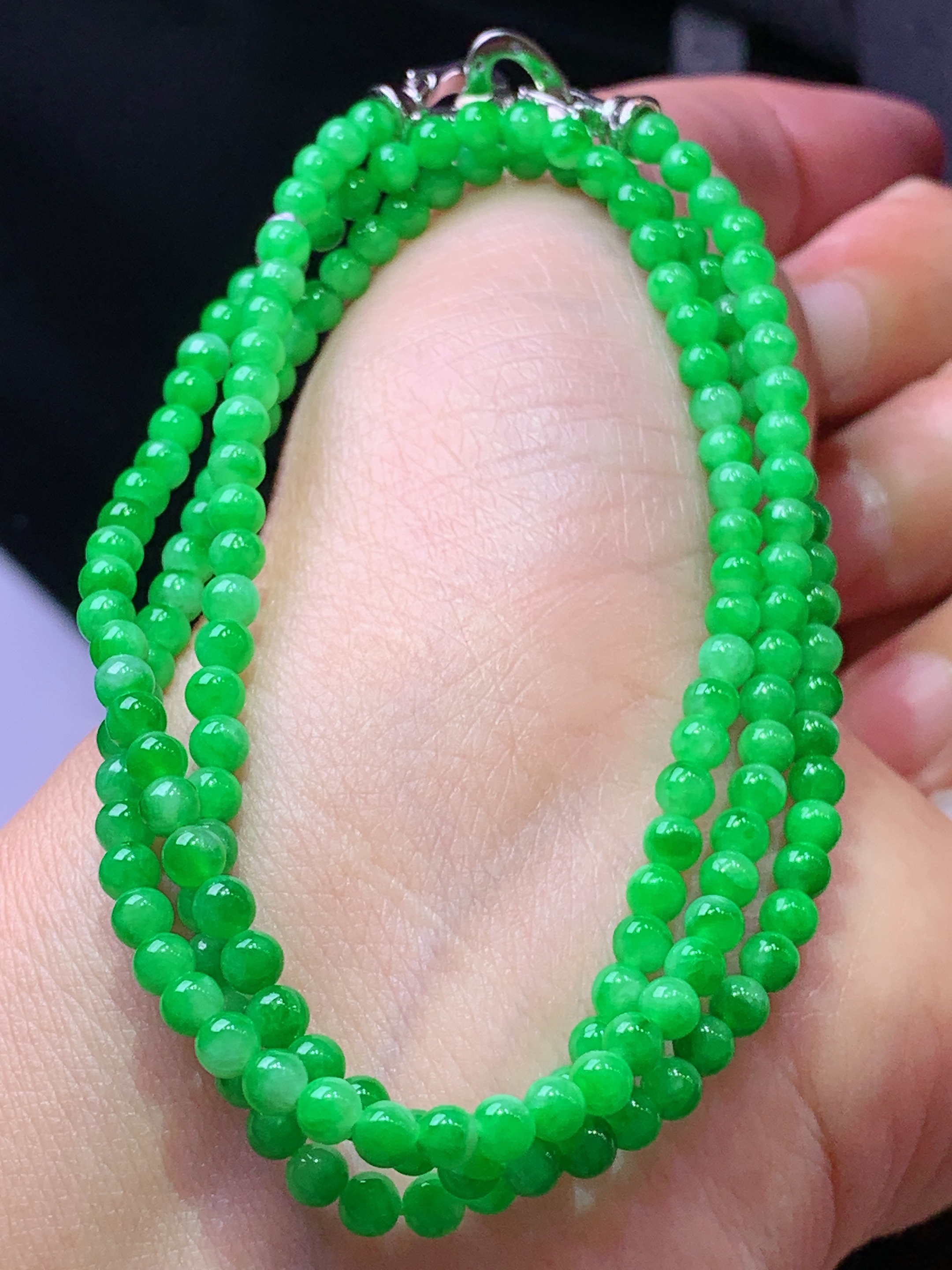 翠绿圆珠项链 玉质细腻 色泽艳丽清新 水润亮眼 整体尺寸3.5 m2