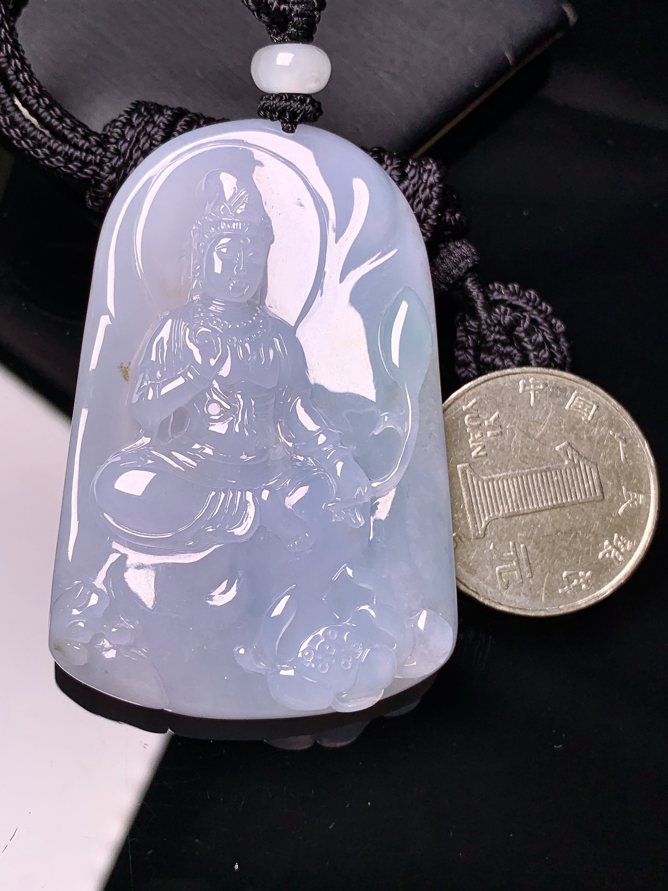 冰种观音菩萨吊坠 玉质细腻 色泽艳丽清新 水润亮眼 整体尺寸57.2*37.2*7.3L1
