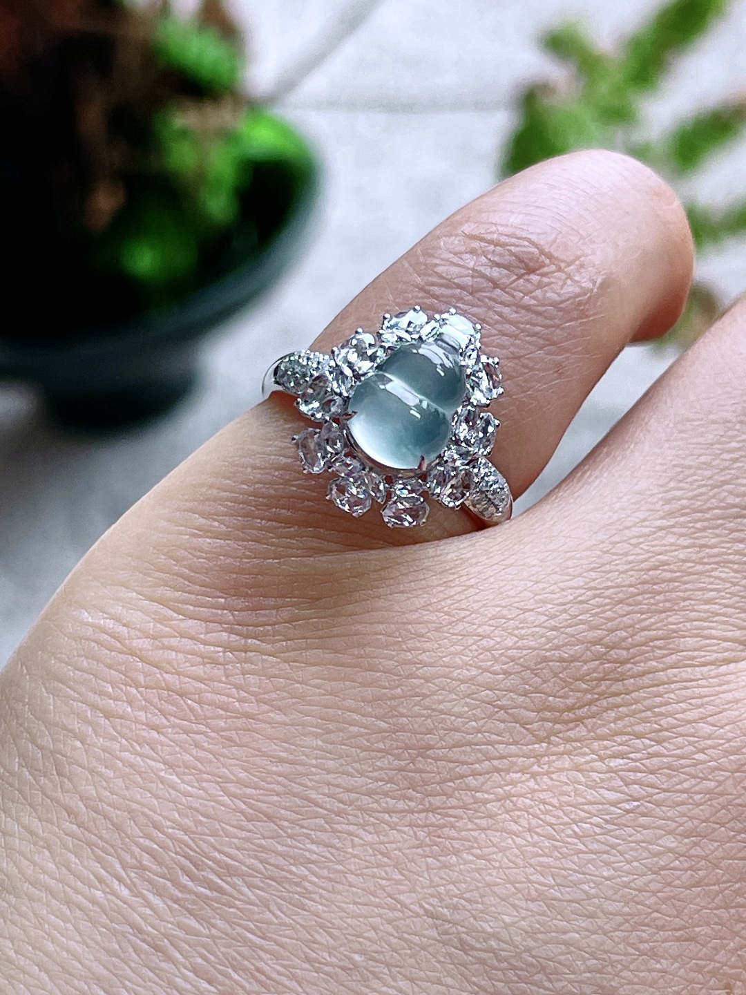 【镶嵌】高冰葫芦戒指 【说明】缅料 18k金镶嵌 无裂 性比高 【整体】15-12.8-11 【裸