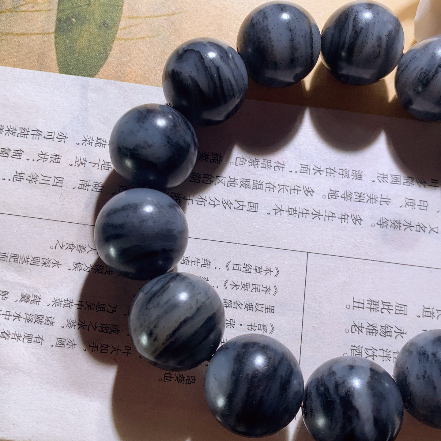 新疆和田玉籽料青花手串 单颗尺寸17！玉质细腻油润。手推出油。佩戴高端典雅。lt260413