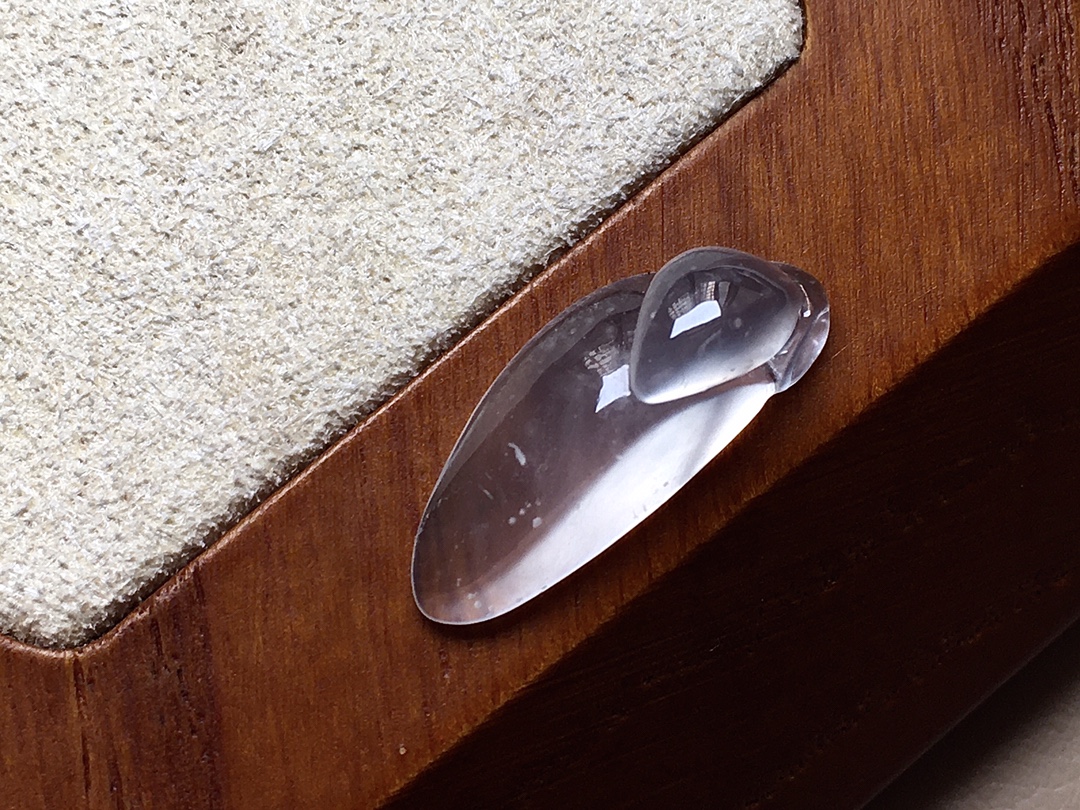 玻璃种福瓜 白皙透亮起光感，无裂，尺寸19.5*8*6