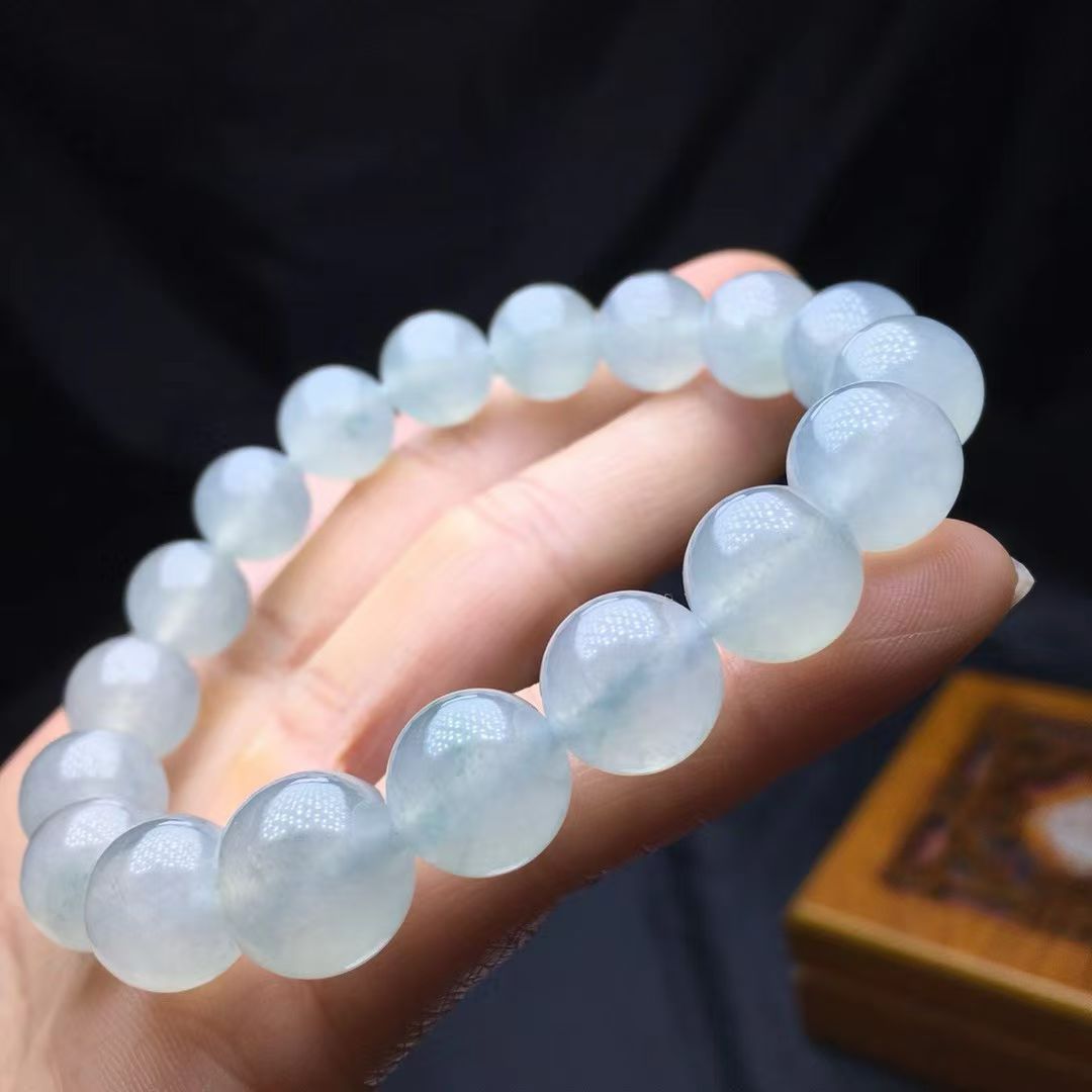 冰种手串，卡11.9～11.5mm，18颗，种好，玉质细腻，均匀，通透，颗颗精选，实物更美
