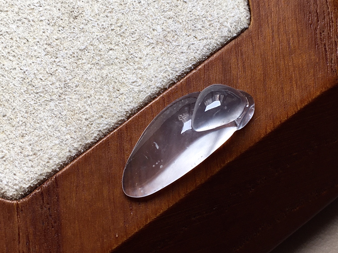 玻璃种福瓜 白皙透亮起光感，无裂，尺寸19.5*8*6