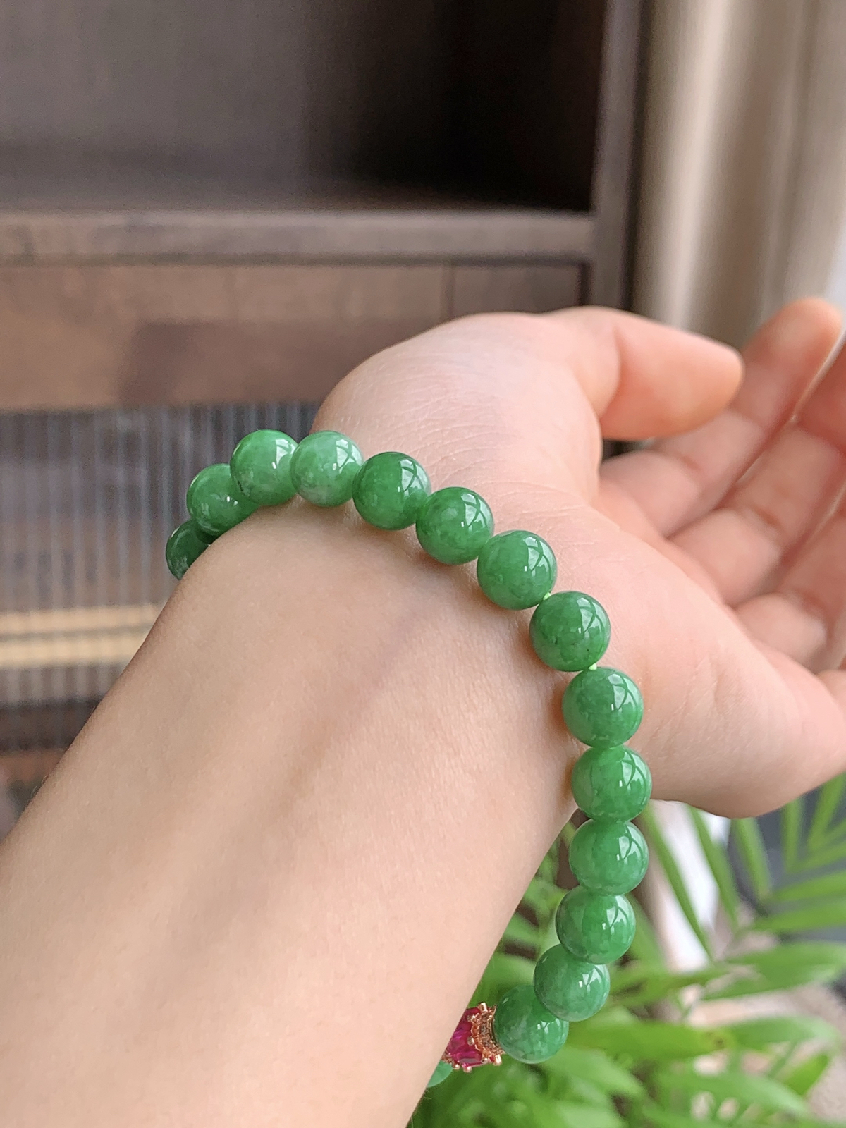 【珠子】冰阳绿手串圆珠子手串
【说明】缅料 性价比高  
【尺寸】8mm..