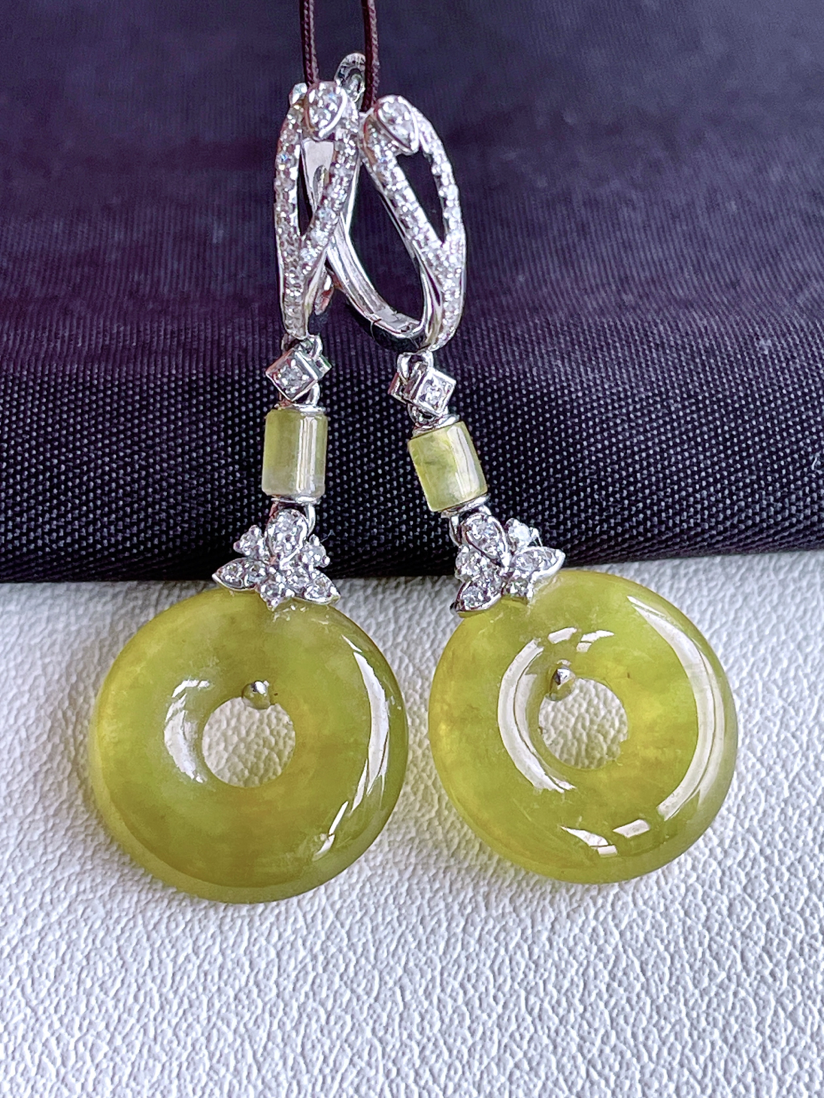 【镶嵌】高冰黄翡甜甜圈耳坠 
【说明】缅料 18k金镶嵌 性价比高  
【整体】36.8
【裸石】