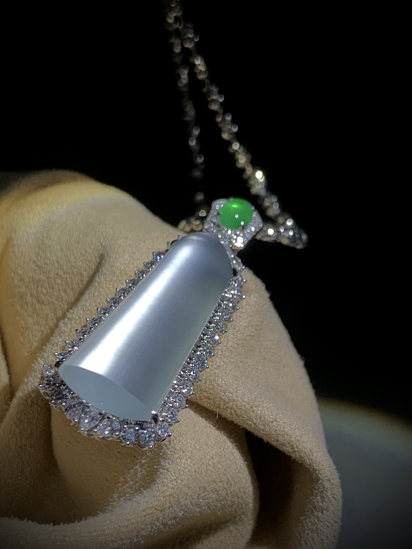 高品质玻璃种素面吊坠，裸石25-10.5-4mm38.5-14.6-9.5mm，6.69g，18K金，南非钻，翡翠绿蛋面