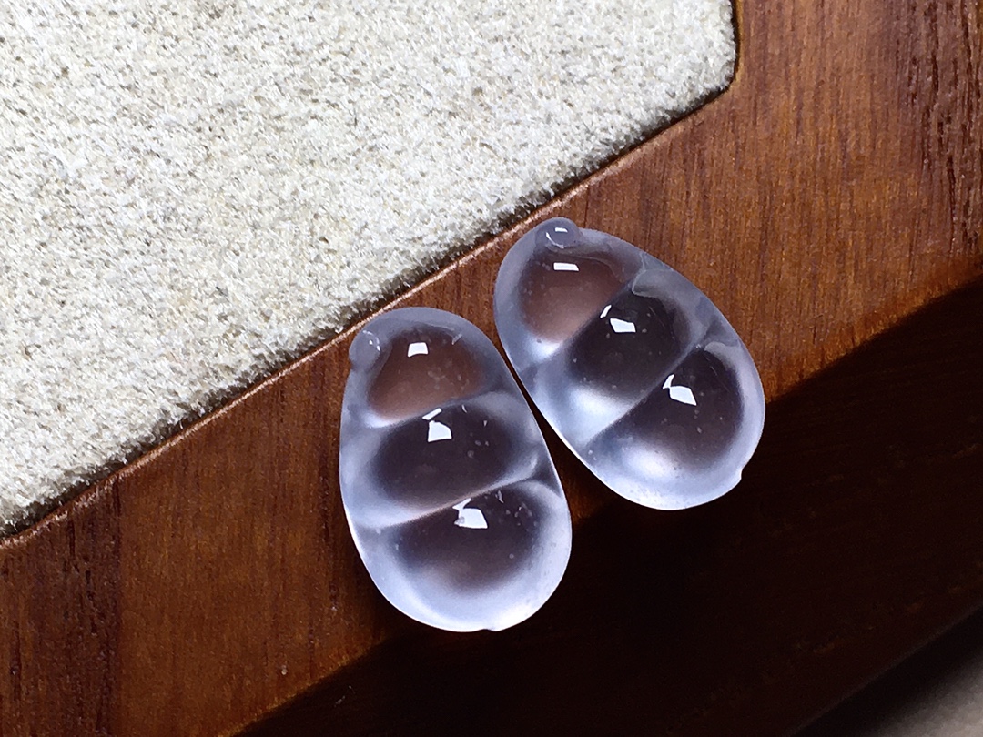 玻璃种木纳福豆一对 品质白皙透亮，行家货无裂尺寸13*8.4*5.2