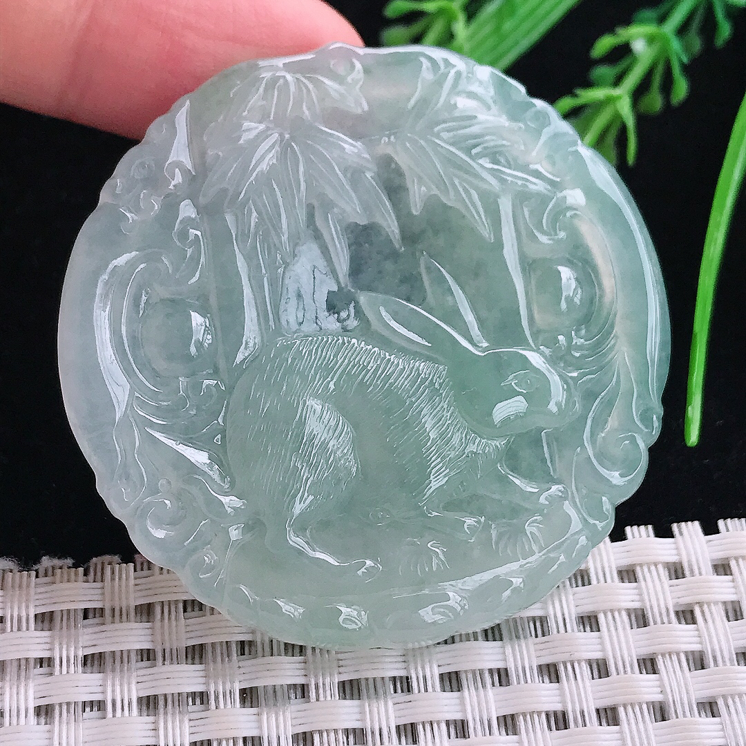 实拍A货翡翠51/52/5.5老坑冰胶果冻冰晴绿生肖兔吊坠翡翠玉兔牌