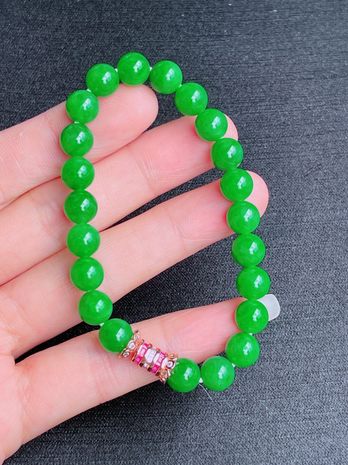 高冰绿珠子手串，晶莹剔透，新颖时尚，品相完美
