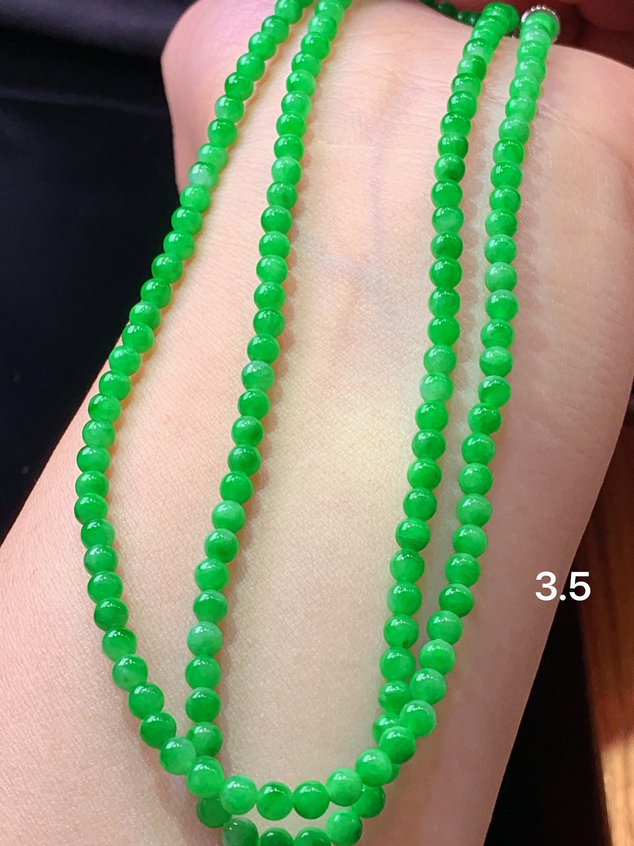 翠绿圆珠项链 玉质细腻 色泽艳丽清新 水润亮眼 整体尺寸3.5 m2
