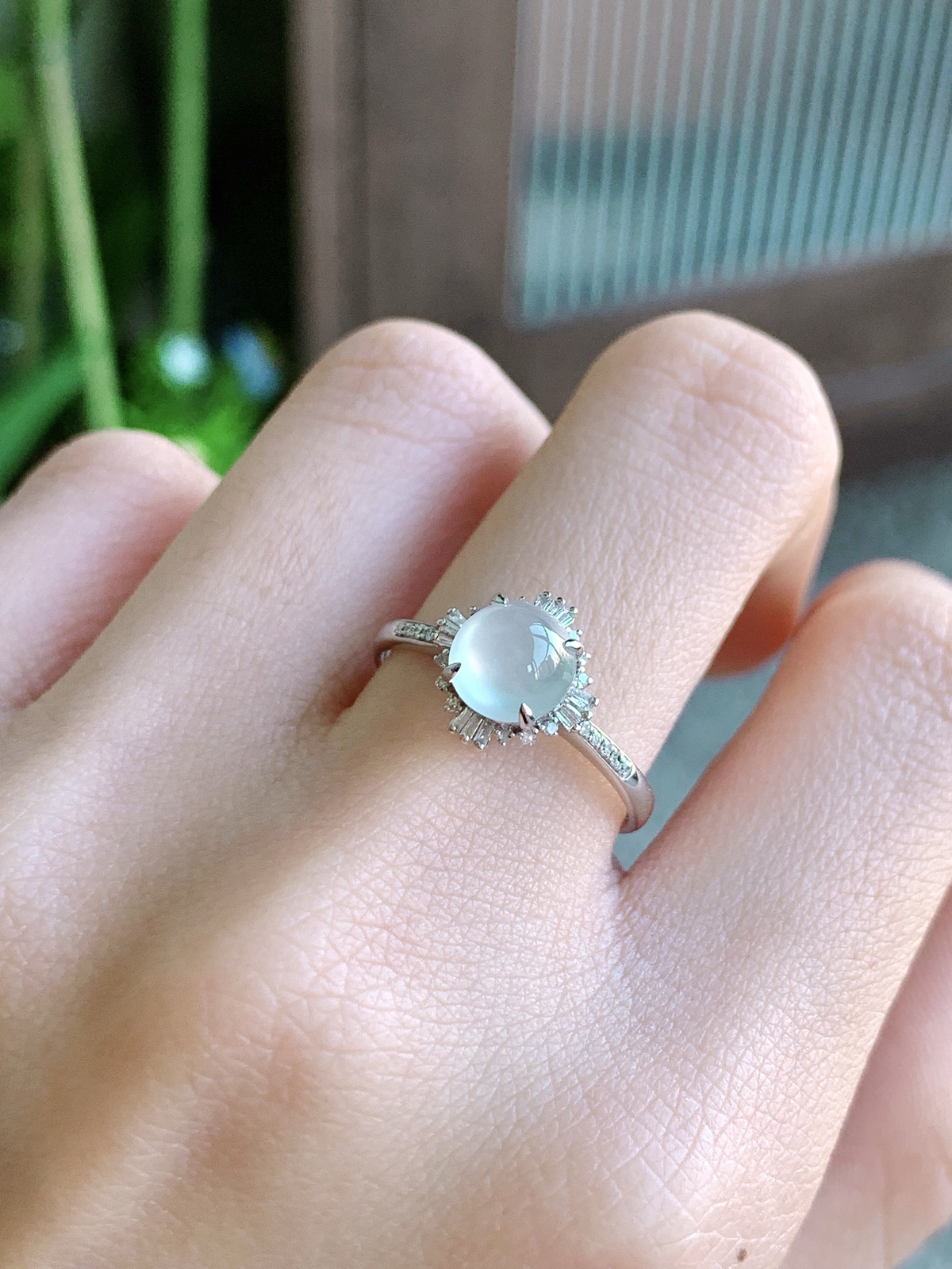 【镶嵌】高冰蛋面戒指
【说明】缅料 18k金镶嵌 性价比高  
【整体】9.7-9.6-7.5
【裸石】6.6-4.2
【圈口】14号