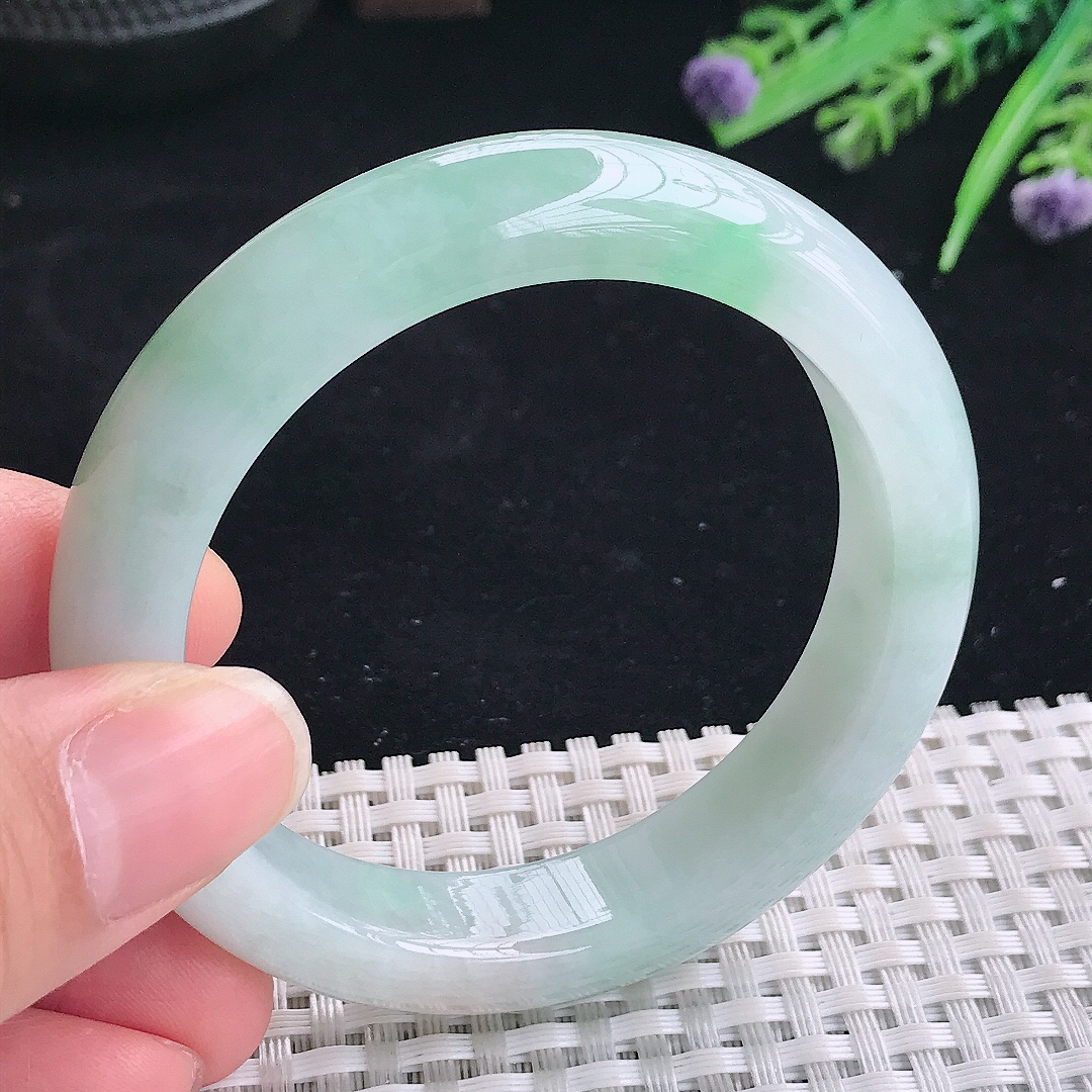 实拍A货翡翠53/12.5/8.8老坑冰胶水灵飘阳绿手镯翡翠宽边玉镯平安镯美人镯