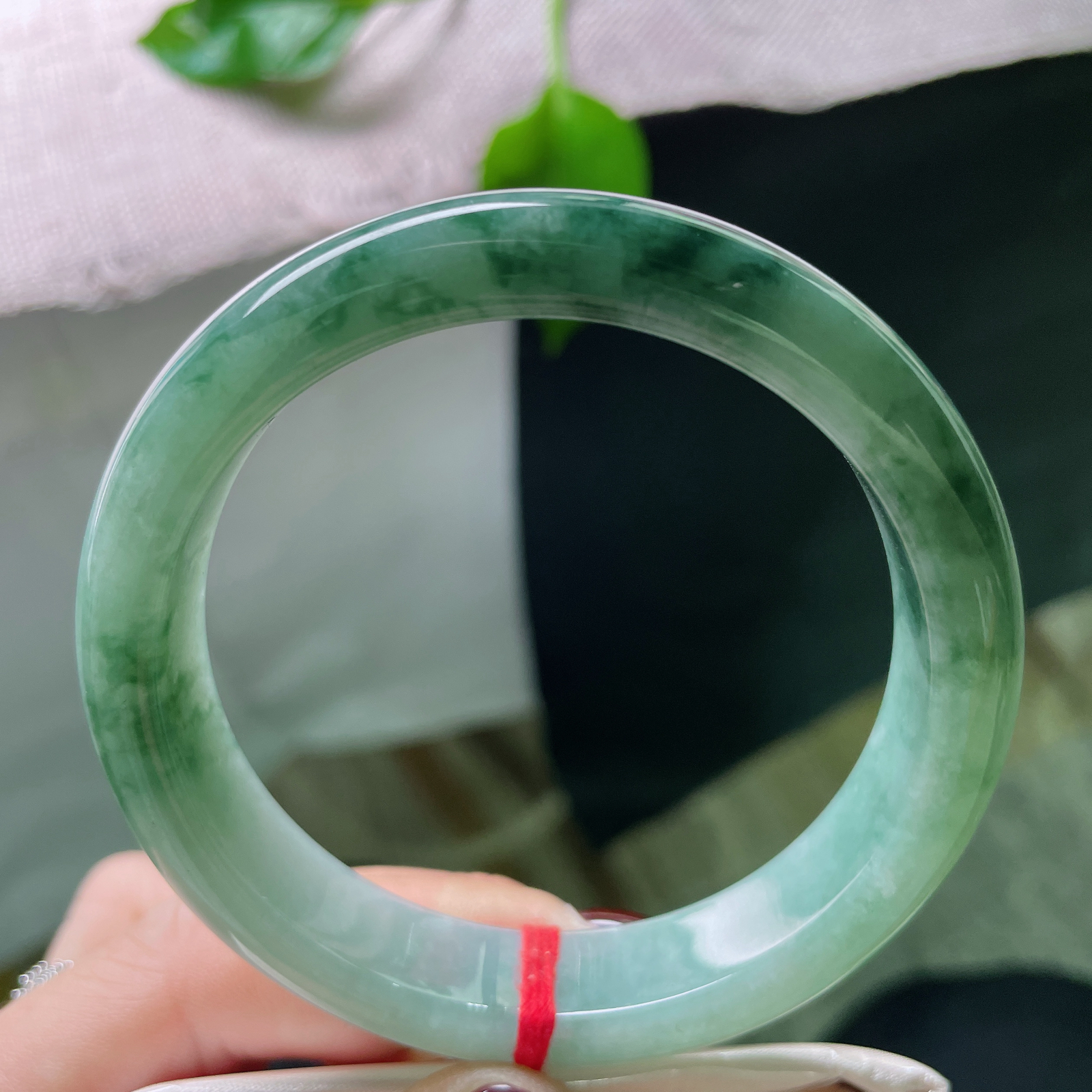 57.2/12.7/7.9，飘花正圈，水润，把江南的烟雨和远山都戴在了手上..