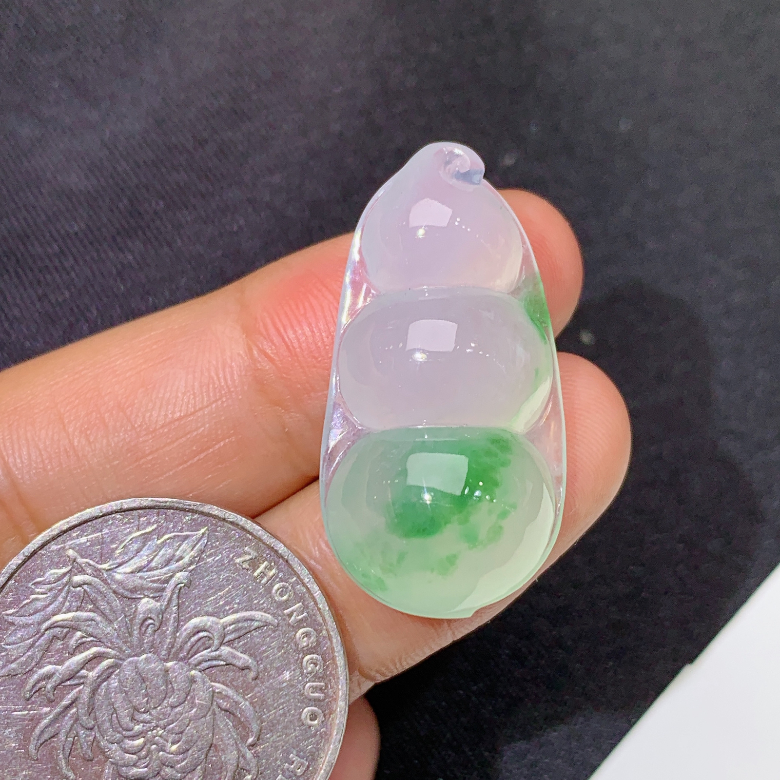 冰飘绿福豆，镶嵌佳品，冰润细腻，种水足，Fc 尺寸30*15.6*8.3