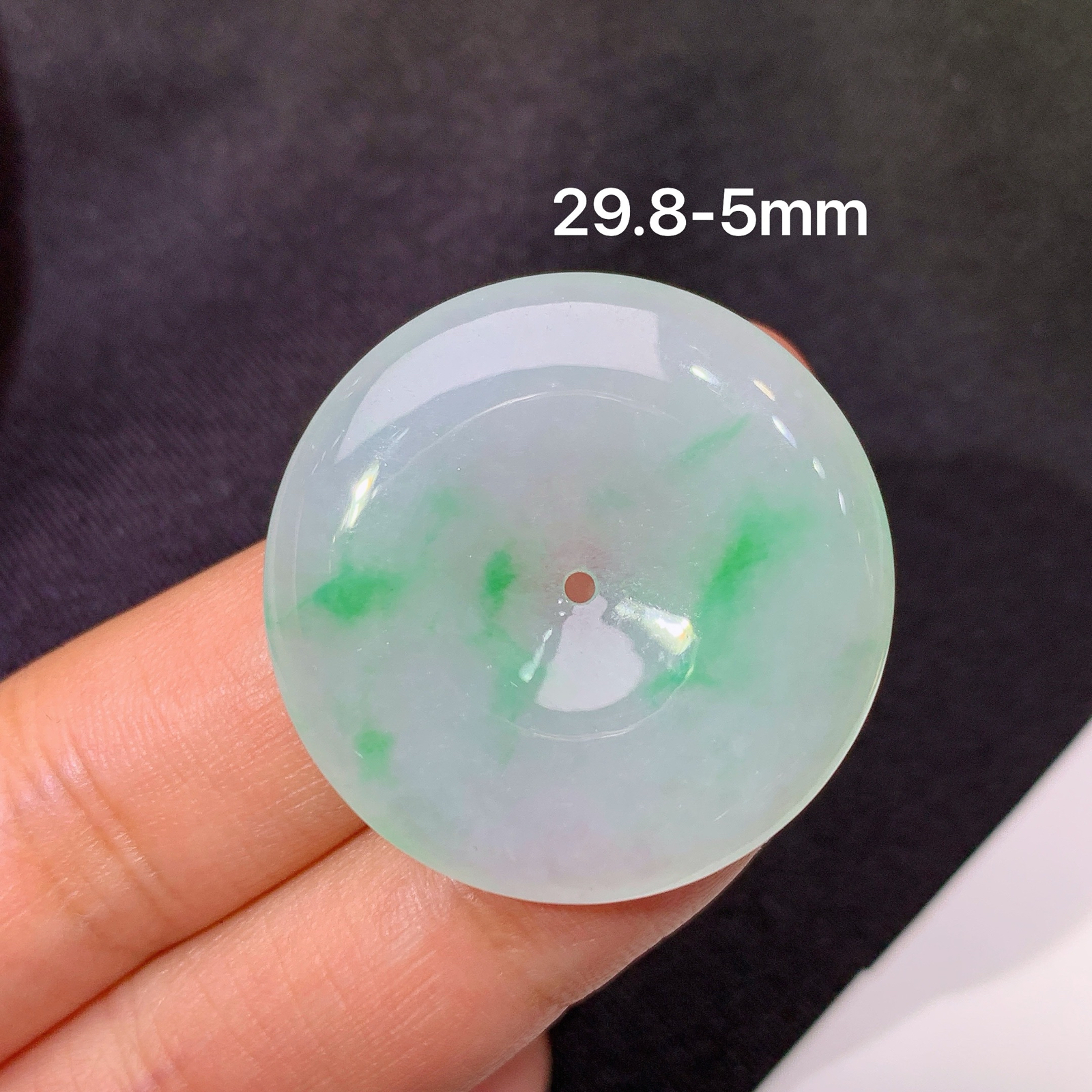 冰飘绿平安扣，冰冰润润，玉质细腻，种水足，Quq 尺寸29.8*5