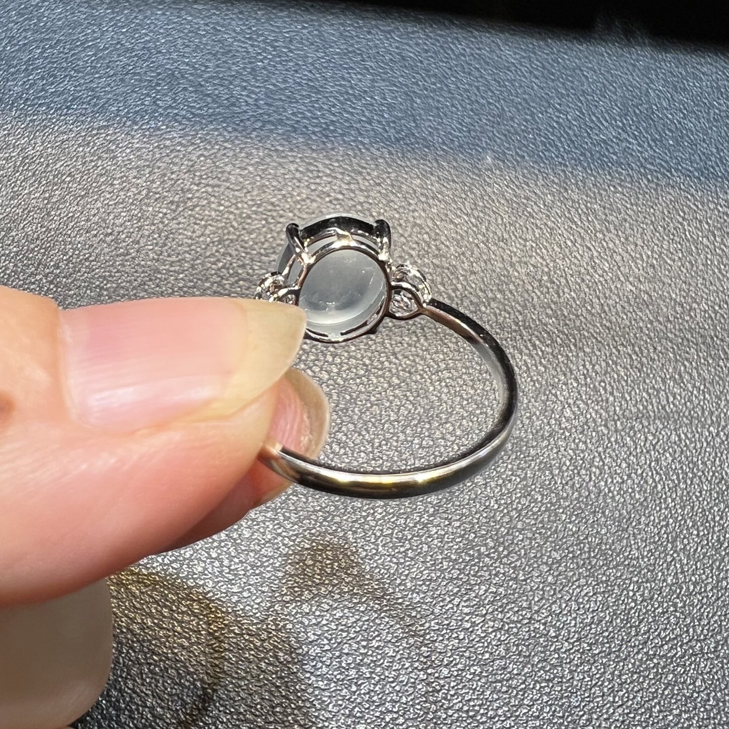 ️18k金钻石镶嵌冰种起光白冰蛋面戒指天然缅甸翡翠A货